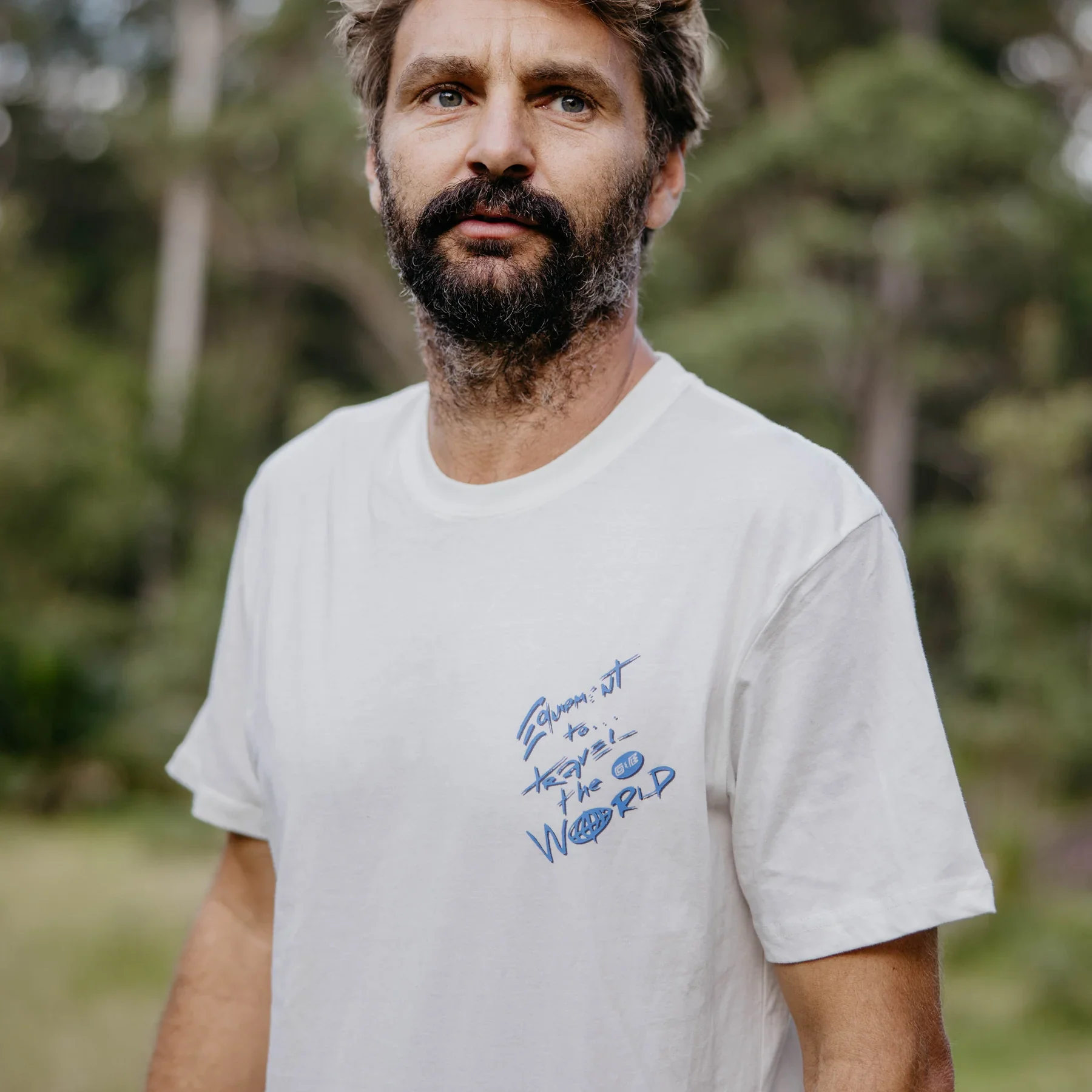 CMTS10124-MENS-EQUIPMENT-TEE-VWH-LIFESTYLE-_1_1800x1800.webp