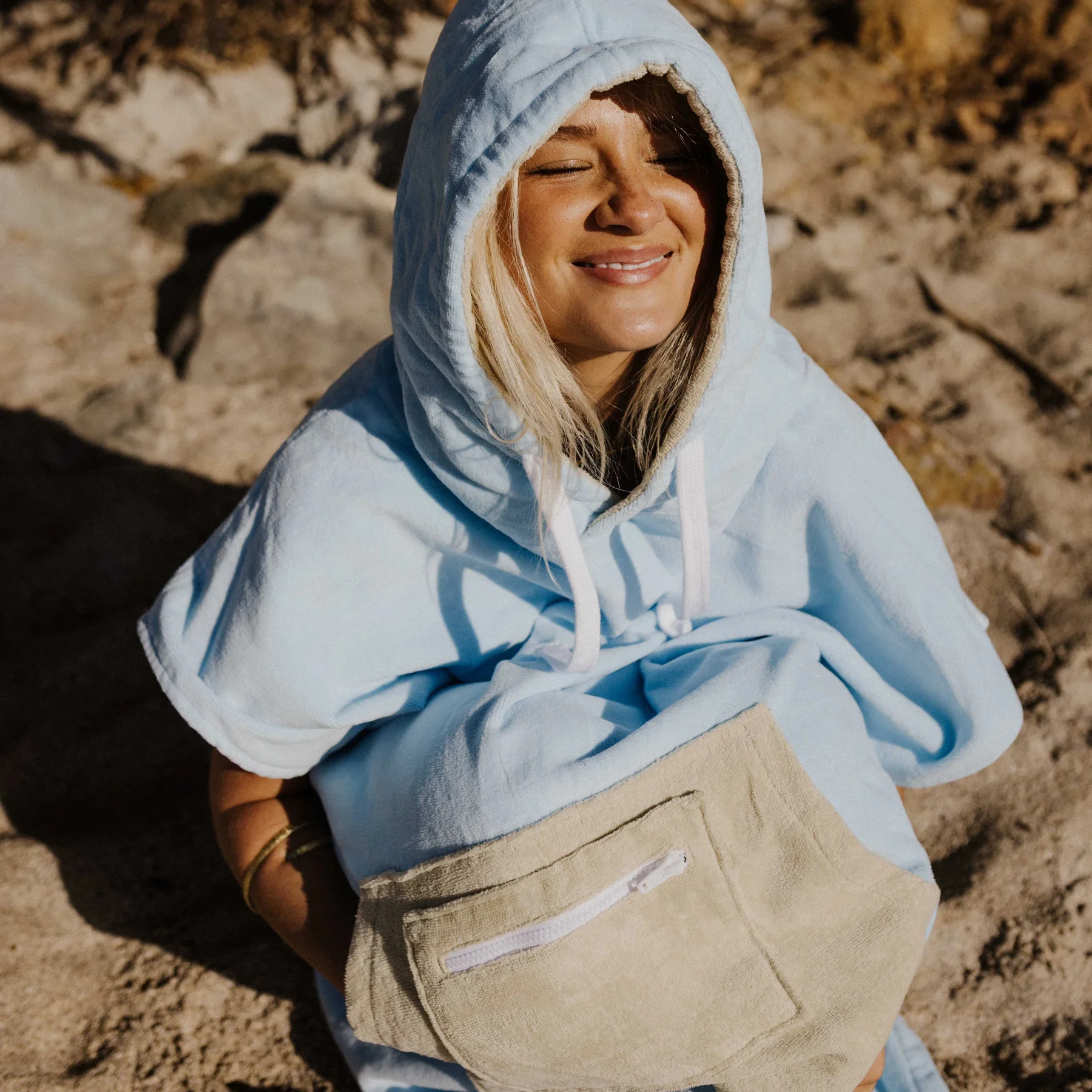 ALTW21_LADIES_DAY_DREAM_HOODED_PONCHO_PBL_LIFESTYLE__1_1800x1800.webp