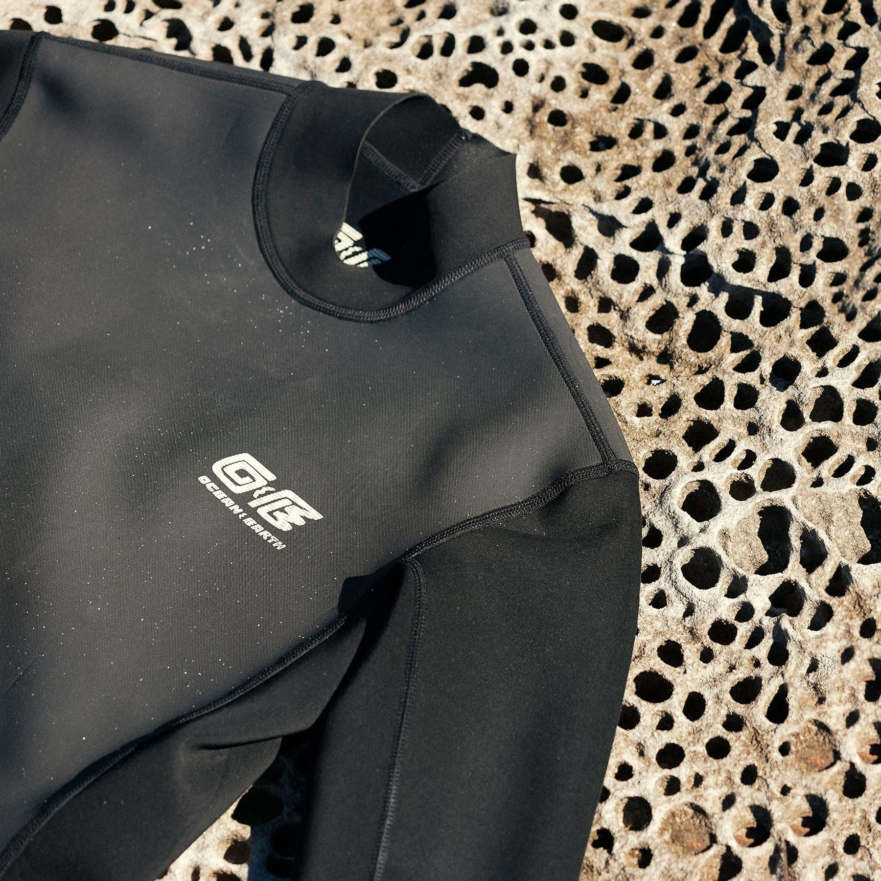 Ocean-Earth-Heritage-wetsuit-detail-3-22_1800x1800.jpg