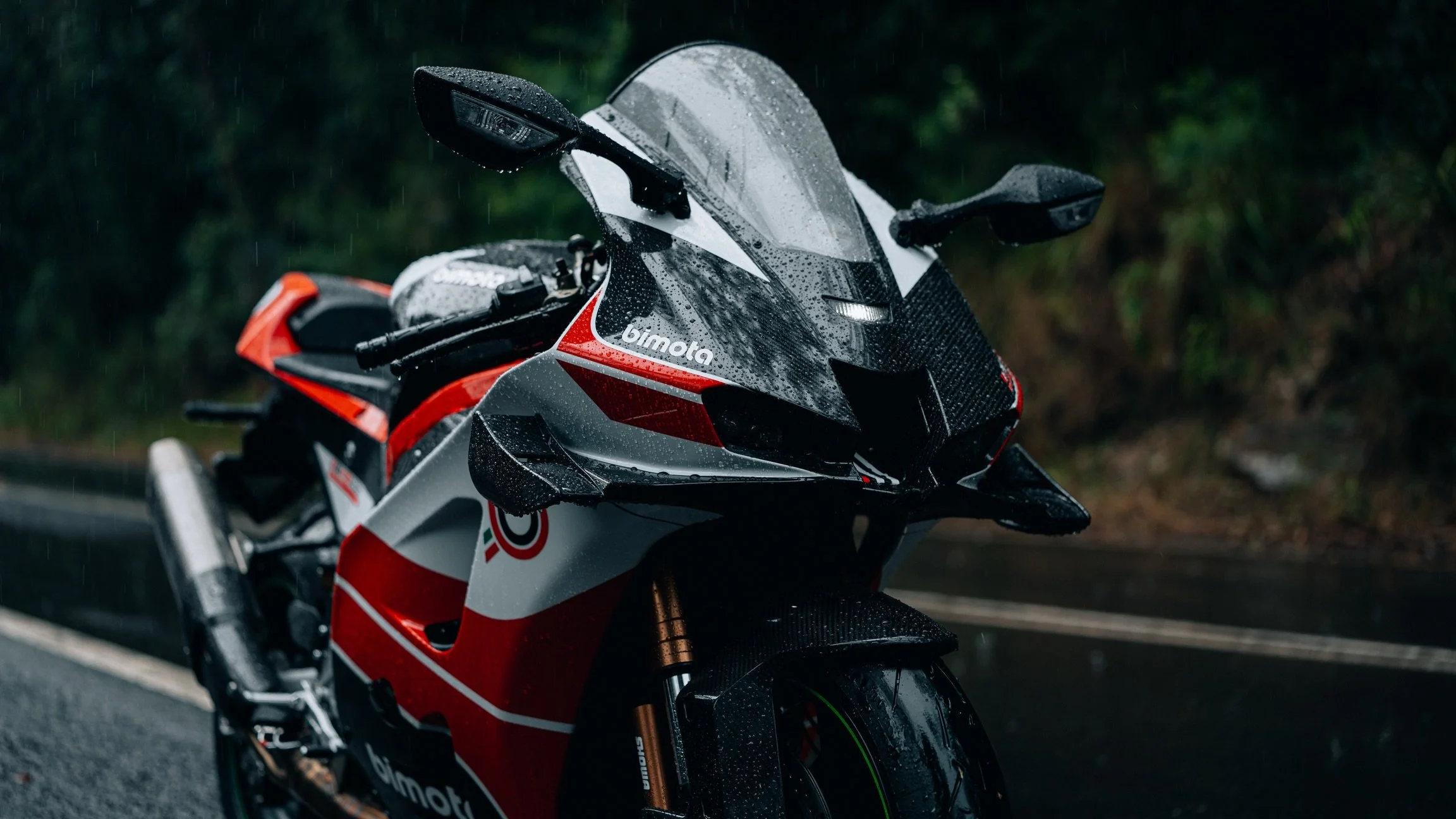 Recent work for @kawasakimotors_au 📸 

KB998 Rimini 
KB4
Tesi H2 TERA 
Tesi H2
Zx10r

#kawasaki #bimota #superbike #photography