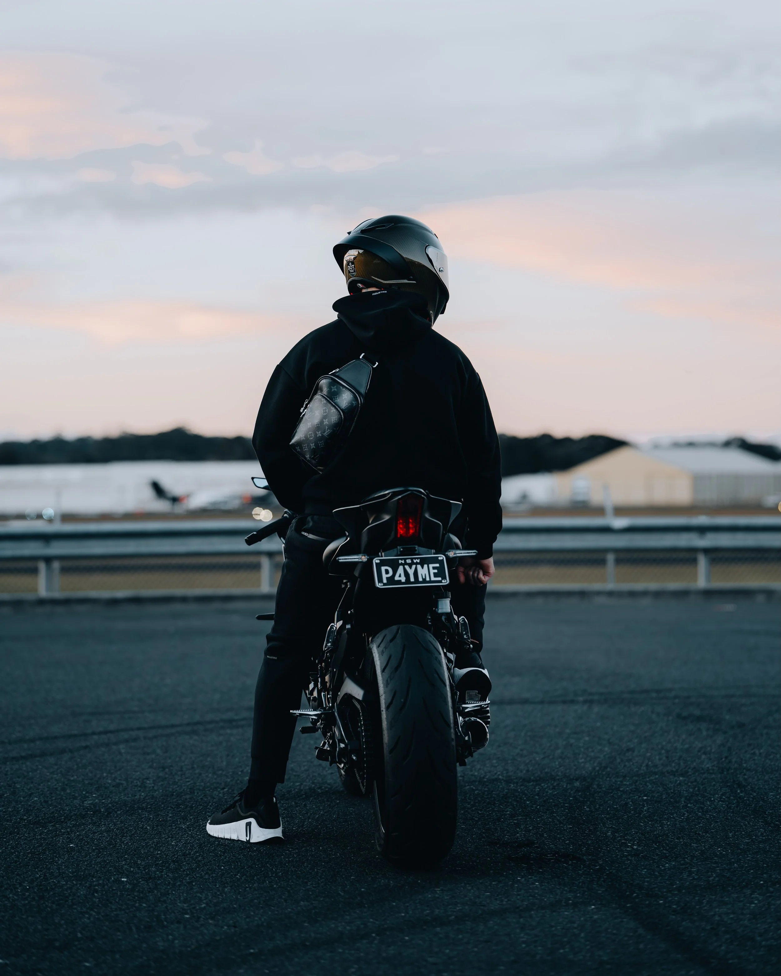FLY PRIVATE 🛩️

#yamaha #r7 #bikelife #sunsetshoot #privatejets