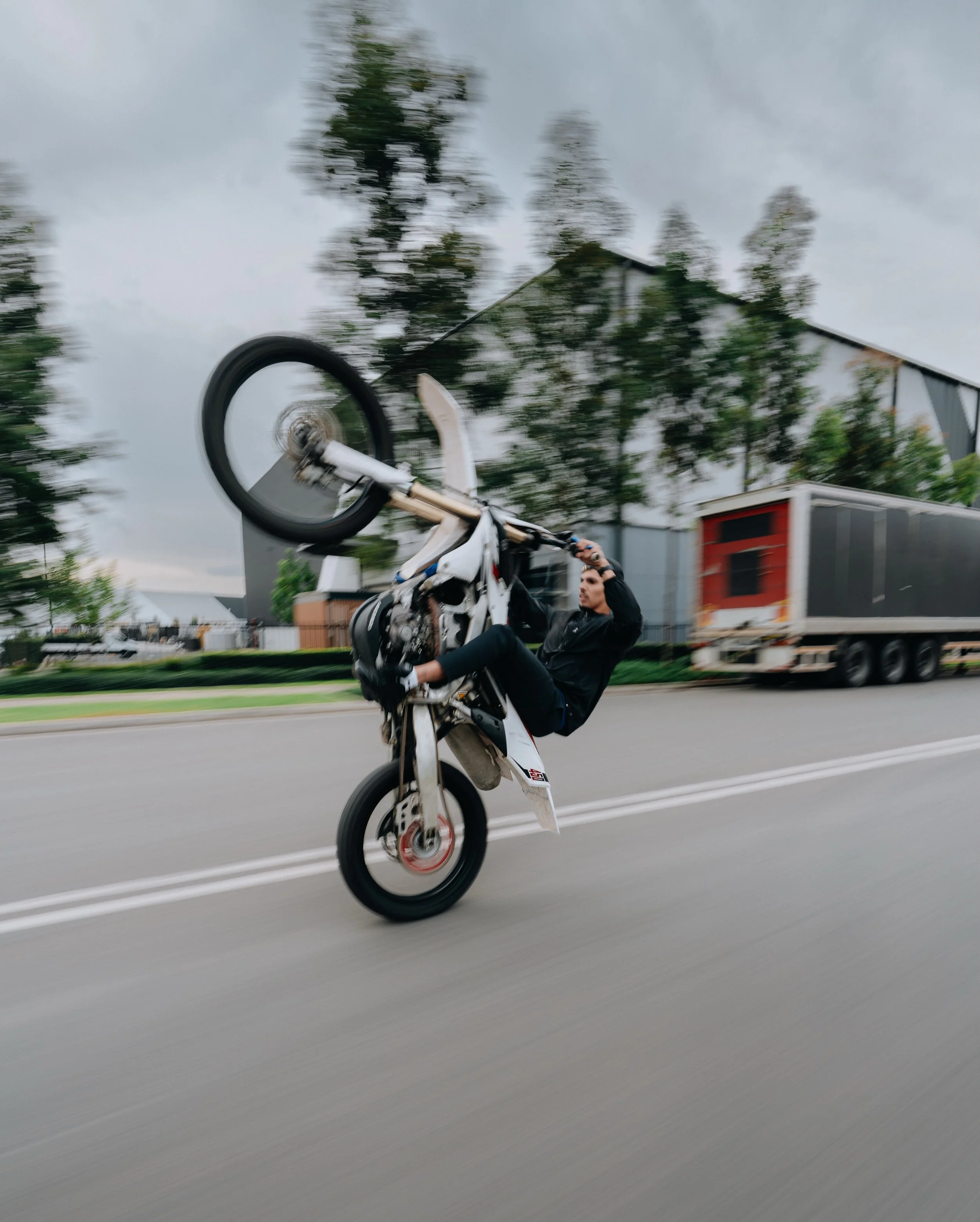 No caption needed&hellip;

Best comment wins, wrong answers only ! 

#crossvol&eacute; #yzf #dirtbike #enY #wheeliemania