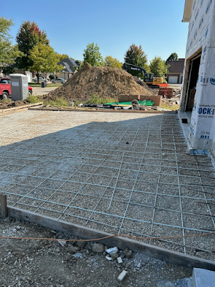 Gravel base and wire reinforcement prepared for a concrete pour in Fernando Bernal’s project portfolio.