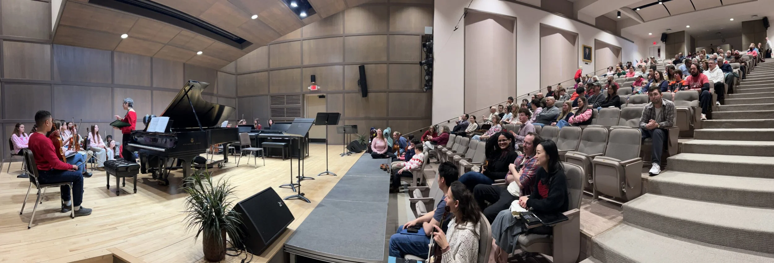 informance-1-last-minute-instructions-on-stage-panorama-scaled.jpg