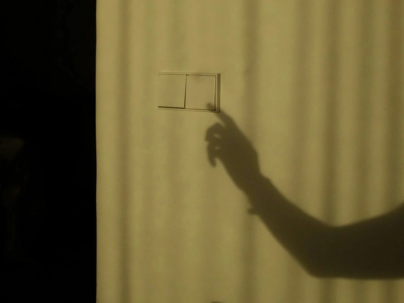 Why Everyone Is Turning Off the Big Light