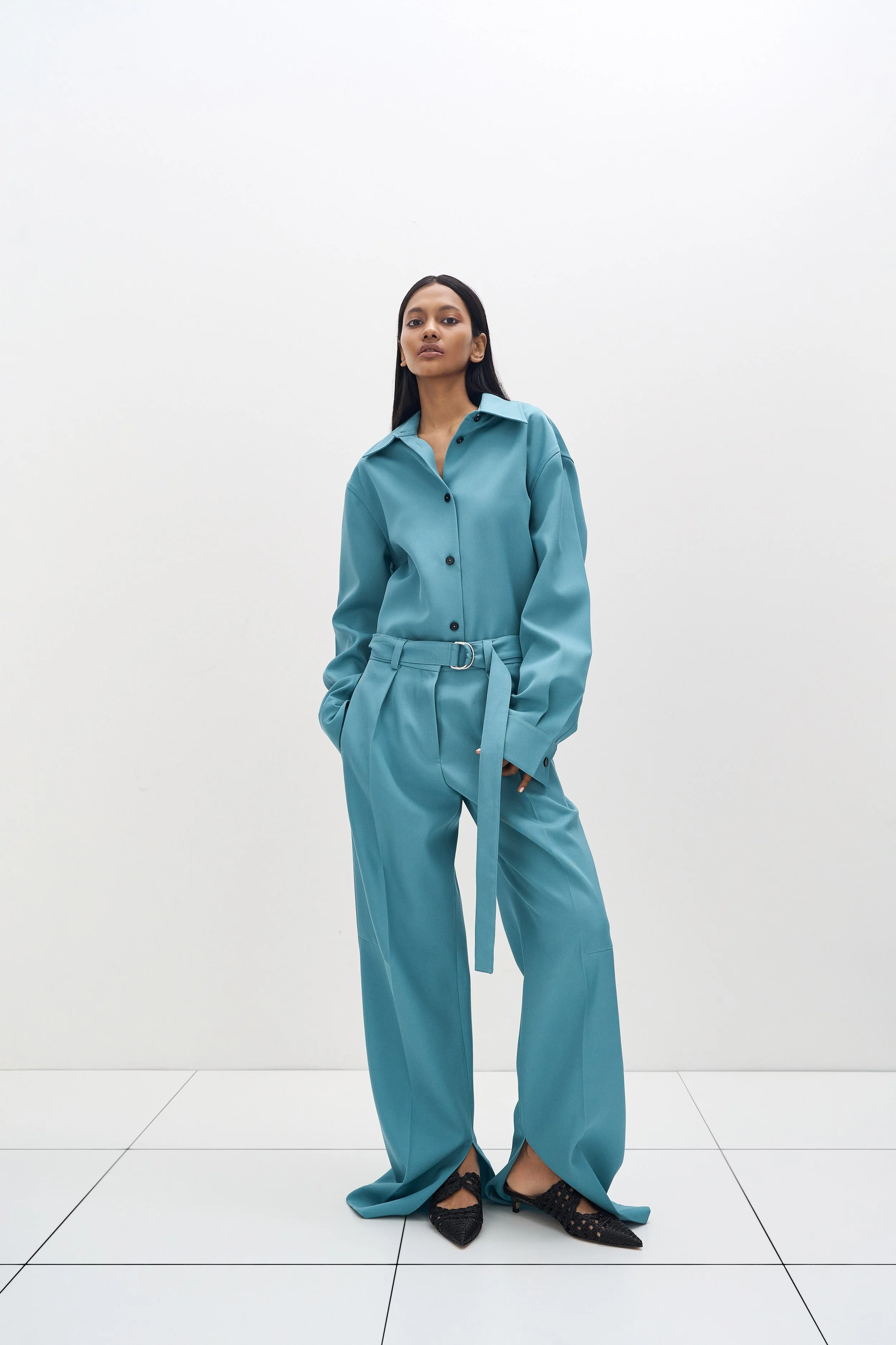 CHARLES-KEITH-summer-24-linitial-yacht-vacation-01.jpg