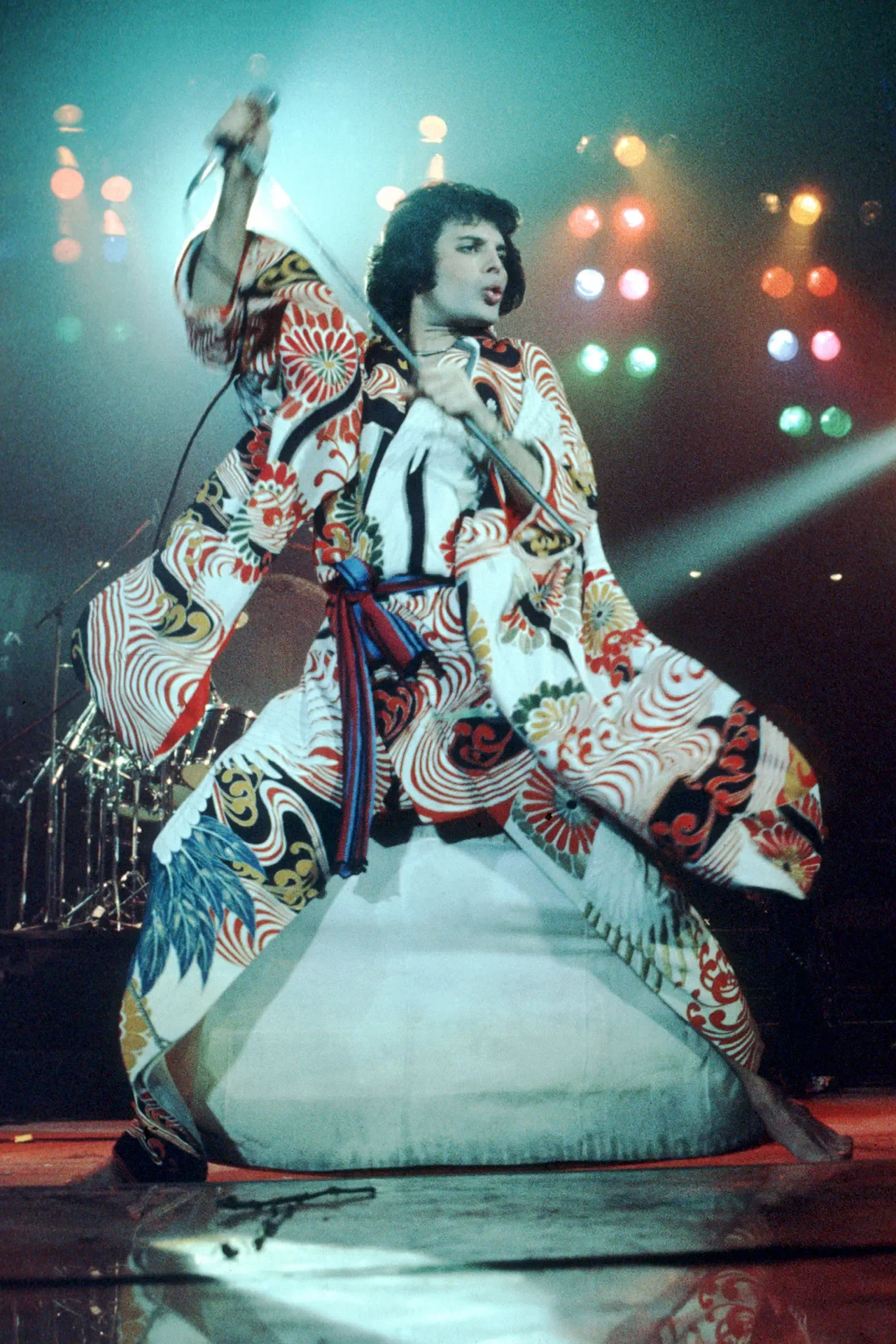 DRESSING FREDDIE