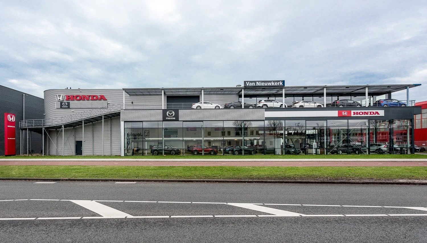Honda - Mazda Garage Van Nieuwkerk Amsterdam - Maikel Thijssen Photography.jpg
