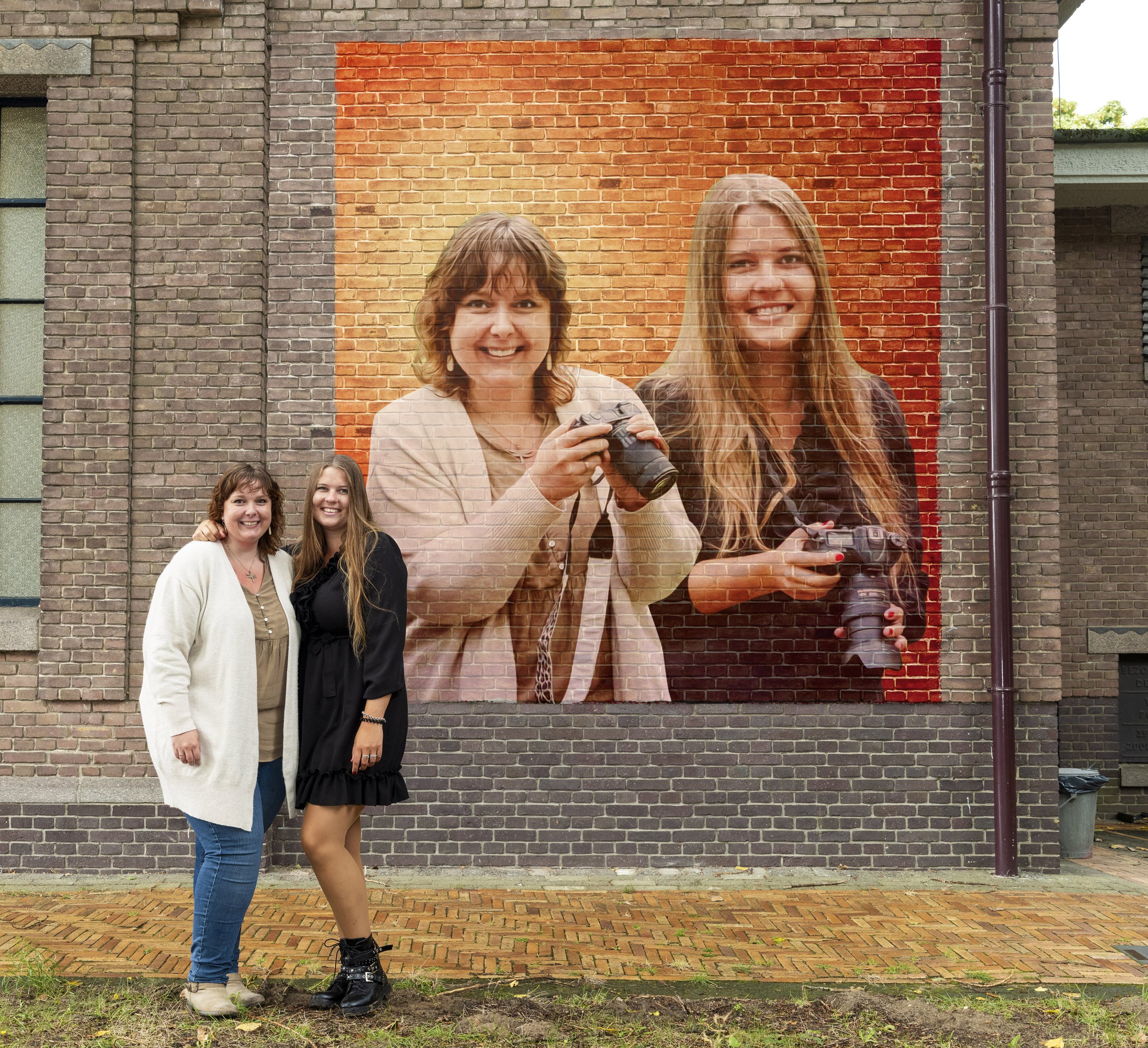 Lisa_&Joyce crop.jpeg