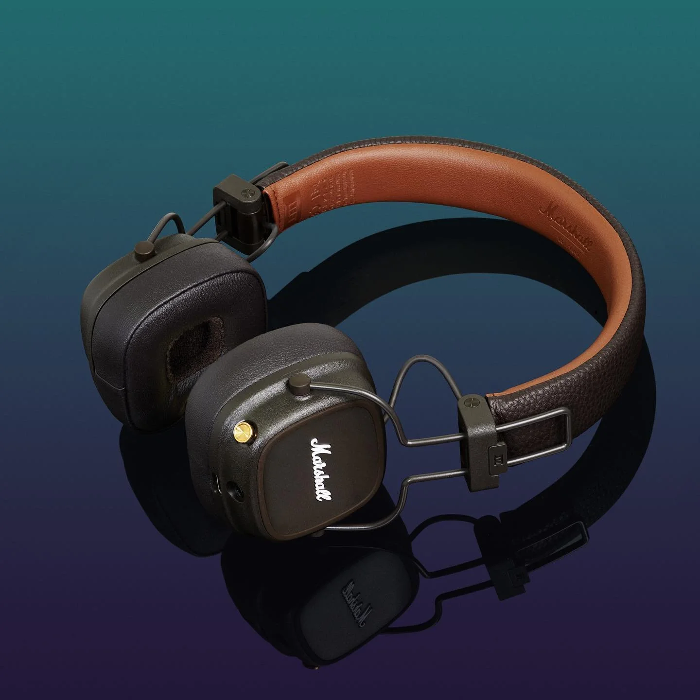 Marshall Headphones Major IV Brown #marshallheadphones #matshallspeaker  #marshall #headphones #ecommerce #produktfotografie #productphotography #stills #retoucher #retouching #postproduction  #photoshop