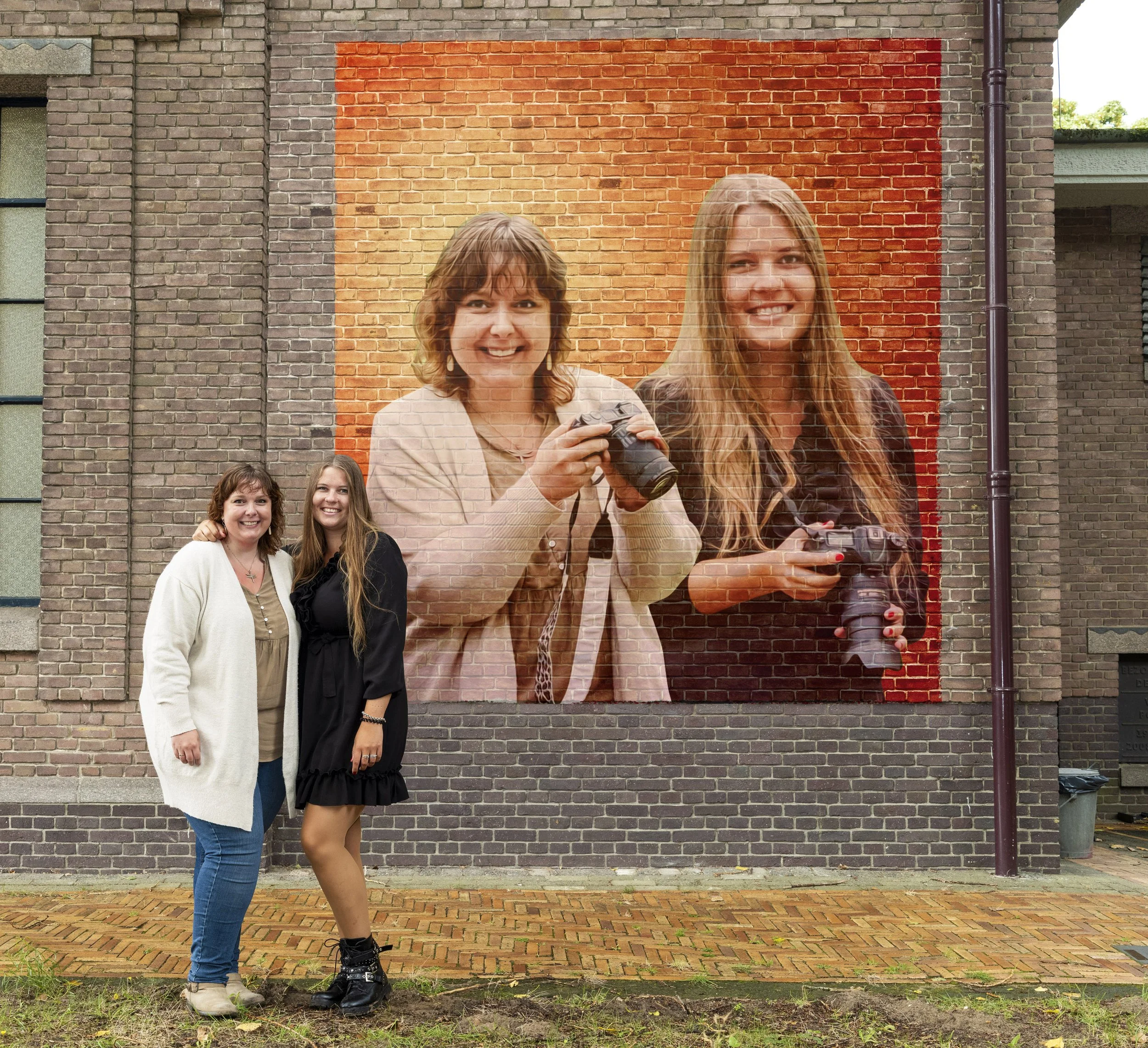 Lisa_&Joyce crop.jpeg