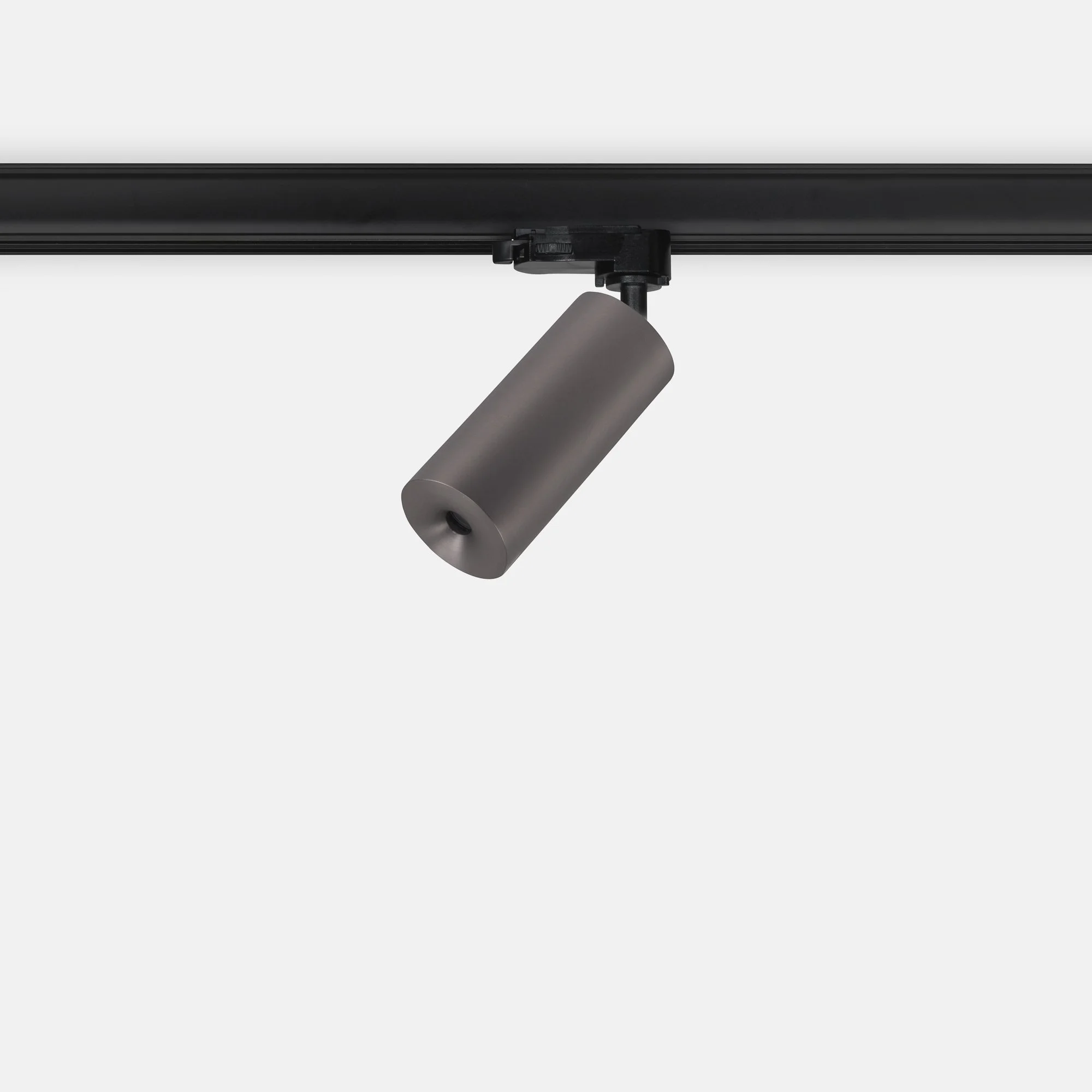Close-up van een plafondlamp met een tracksysteem, zwart frame en een afneembare grijze lampenkap.