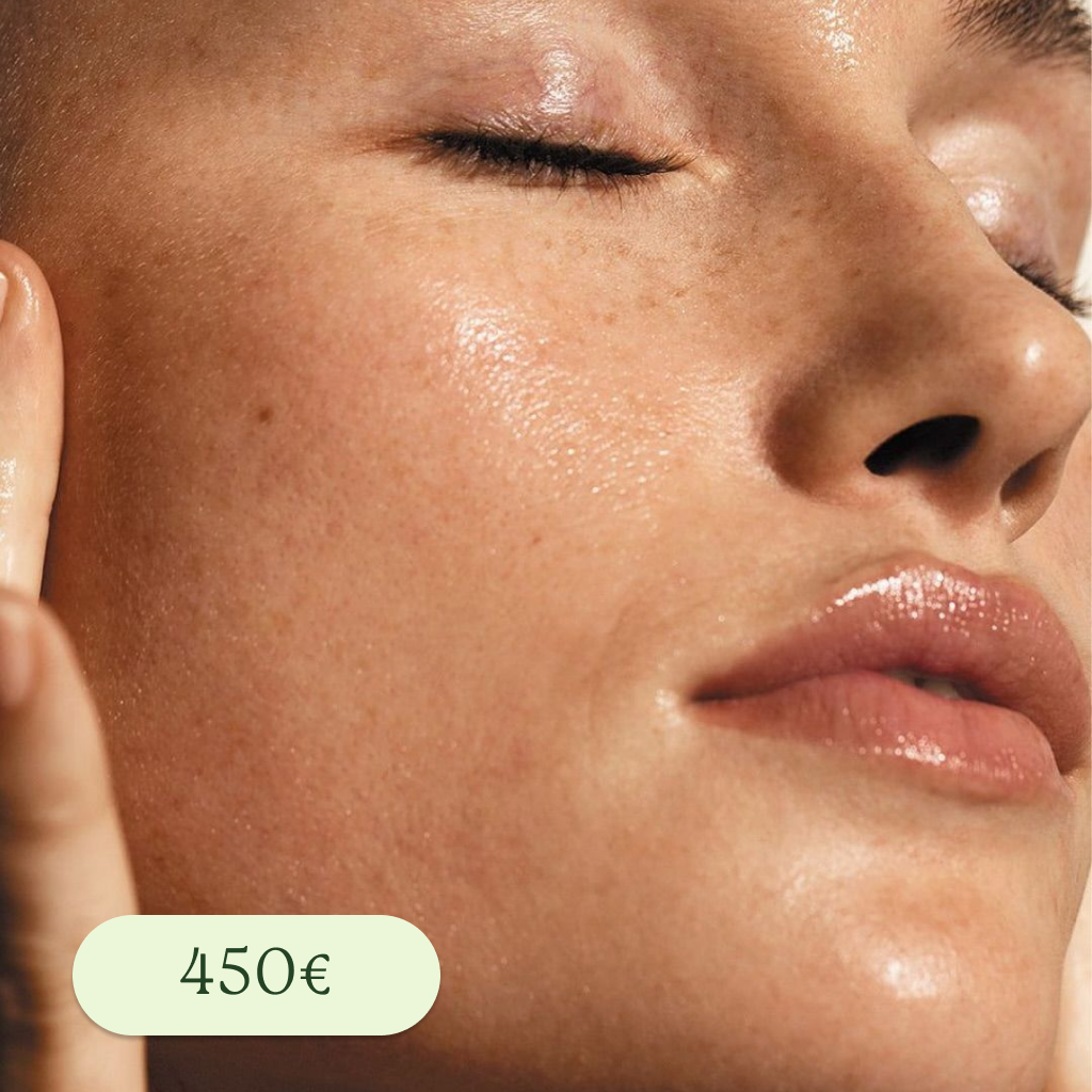 Cierre de un rostro de una mujer con productos de cuidado de la piel en un fondo neutro, con un precio de 450 euros en la esquina inferior izquierda.