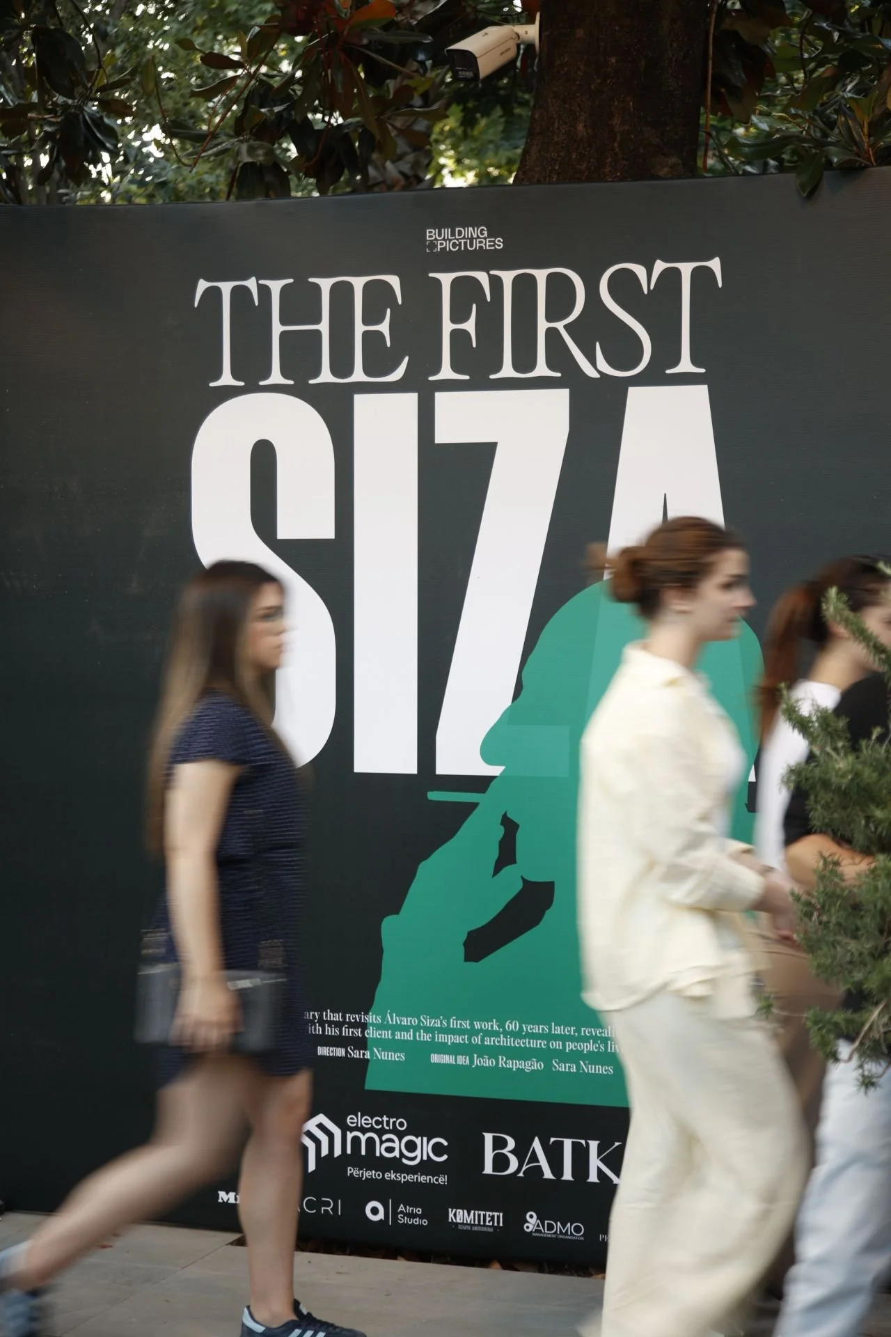 The First Siza — Tirana Premiere

Highlights from the Tirana premiere of The First Siza, presented and curated by BATK as its inaugural Architecture & Culture event—celebrating Álvaro Siza’s beginnings, architectural vision, and enduring cultural inf