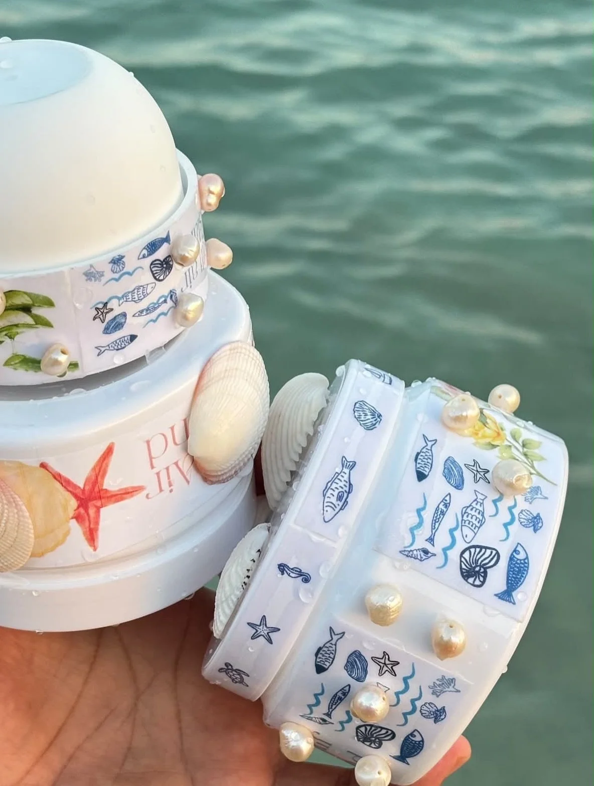 Specifically formulating this body butter for island living in mind 🦪🐚 Deeply moisturising your skin after being exposed to the sun, sand, sea water and island climate. Island living deserves its own formulation, that&rsquo;s why we made this speci