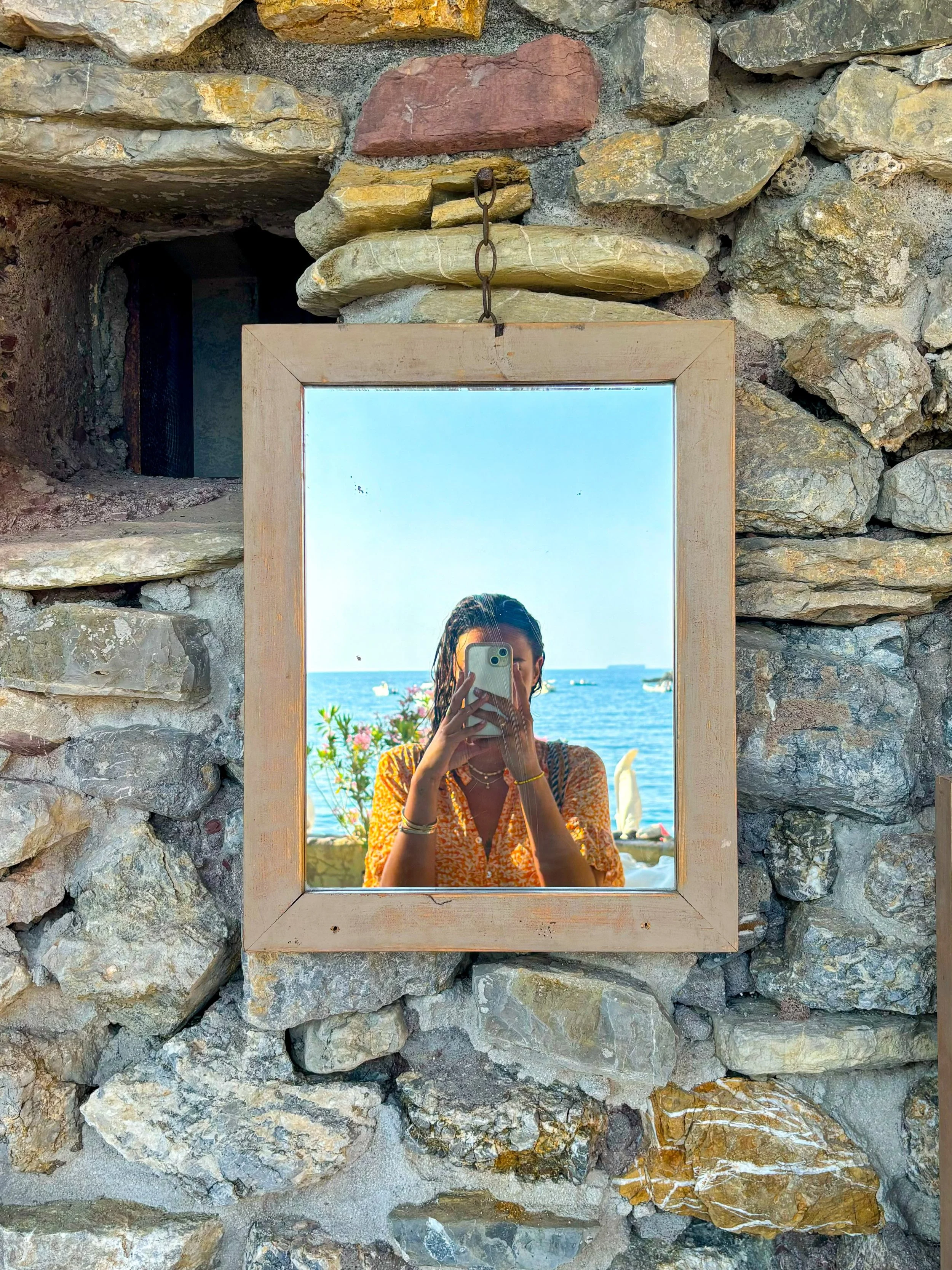 Je suis un petit oc&eacute;an tant&ocirc;t calme tant&ocirc;t boulevers&eacute;. Des vagues &agrave; l&rsquo;&acirc;me aux couleurs de ma sensibilit&eacute;. 

#mediterranean #mimoza #view #sea #love