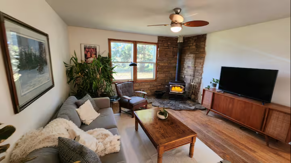 farmhouse livingroom.png