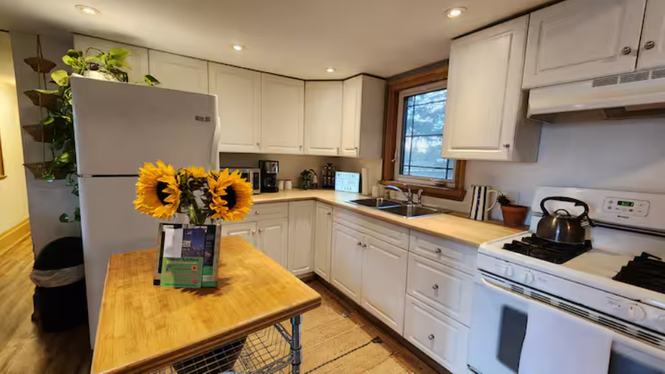 farmhouse kitchen.png
