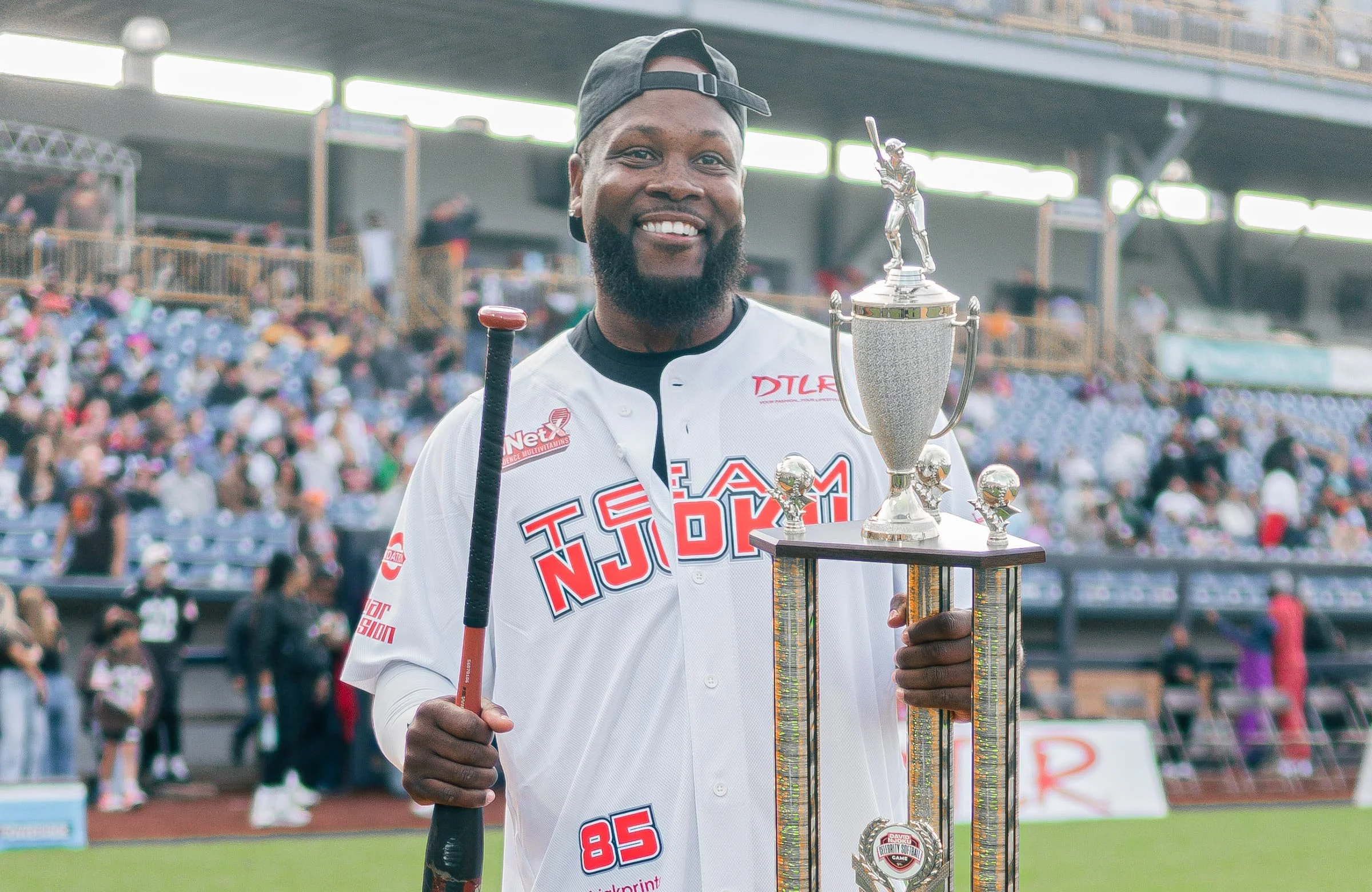 david-njoku-softball-game-4.jpg
