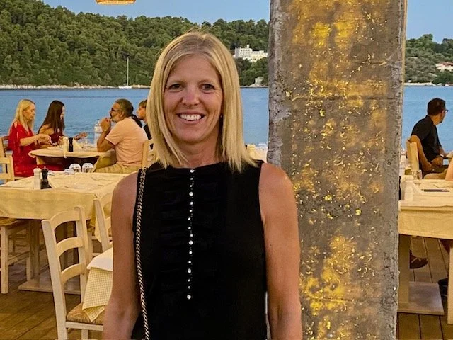 Karin Rudd looking relaxed, on holiday, outside a restaurant.