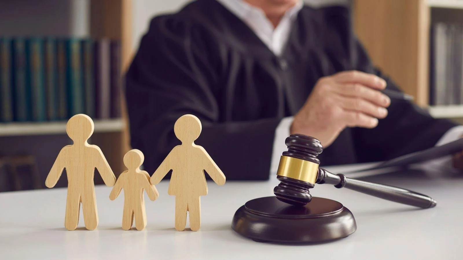Violences conjugales : le juge pénal peut retirer l'autorité parentale sans l'accord de la victime