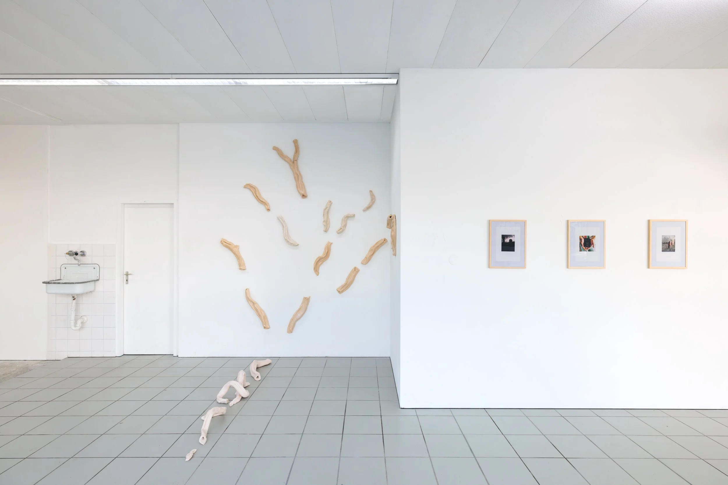 "universal form of (dis-)connection" glazed ceramics, various dimensions & "becoming palestinian" c-print, spoiler berlin, 2023