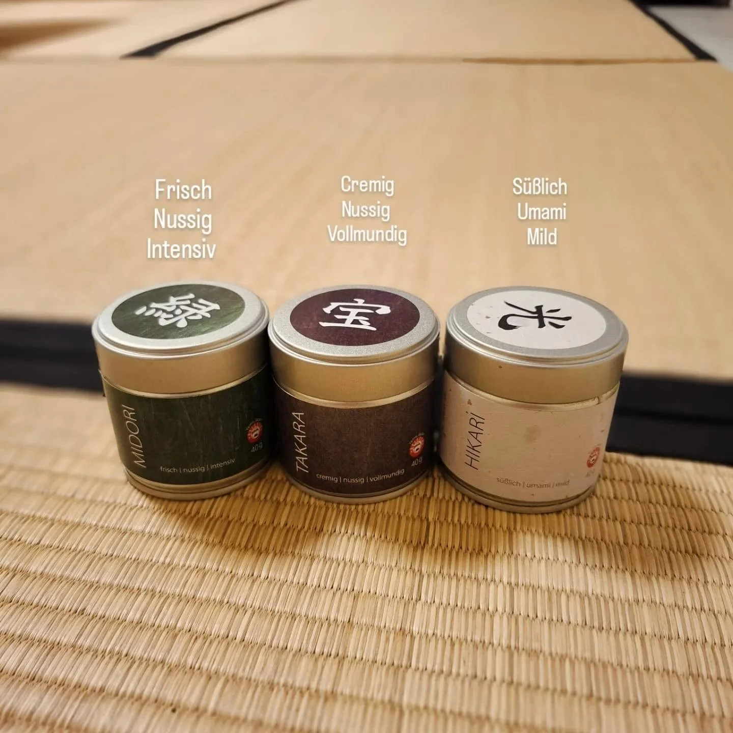 🍵Neue Matcha Sorten🍵
Hast du unseren Matcha Takara schon probiert?
Jetzt mit neuem Design und zwei neuen Sorten im Laden!🔥

🍵 Matcha Midori 緑(gr&uuml;n): 
Herkunft: Yame, Japan 🇯🇵
Kultivar: Yabukita &amp; Saemidori. Erste Pfl&uuml;ckung.🌱
Gesc