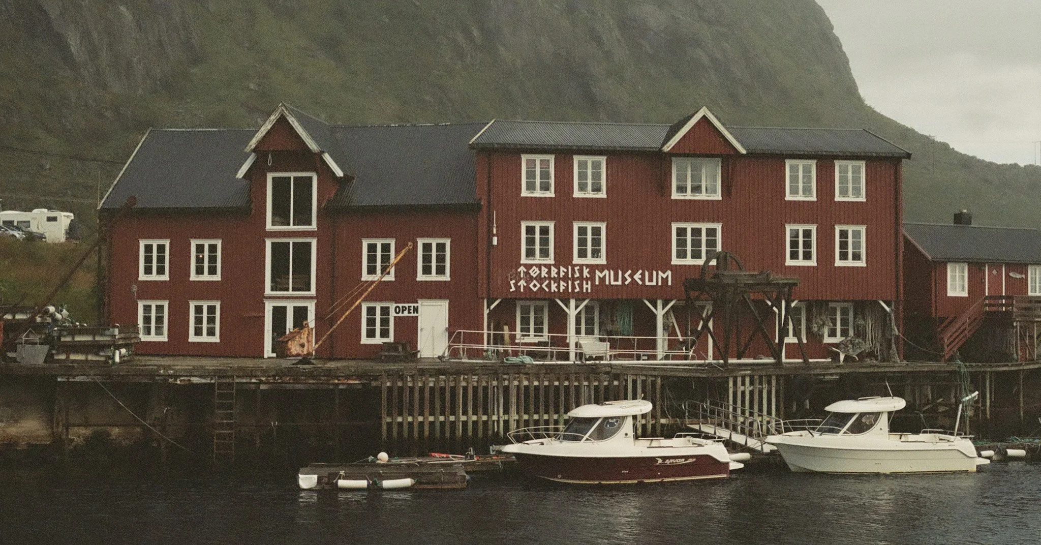 17-000072700029.jpg