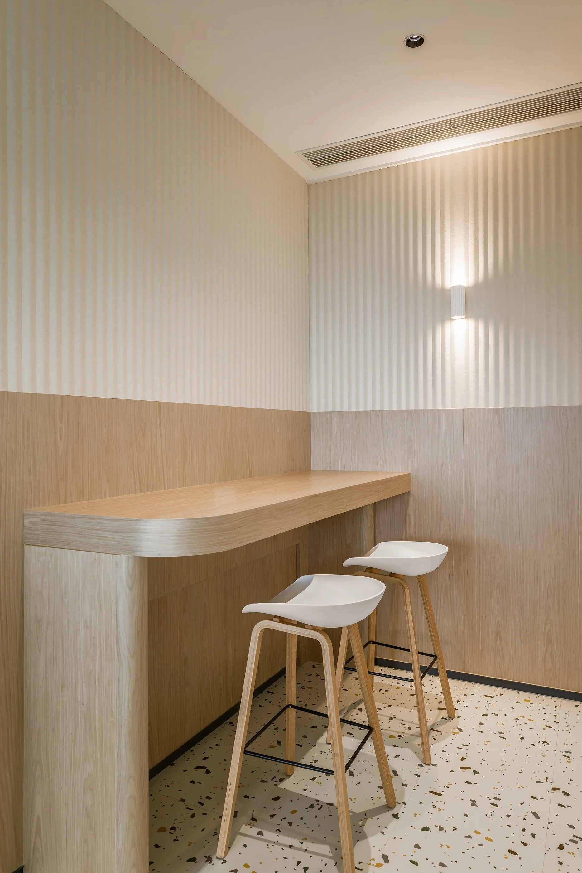 xlms-Lojel-office-19.jpg
