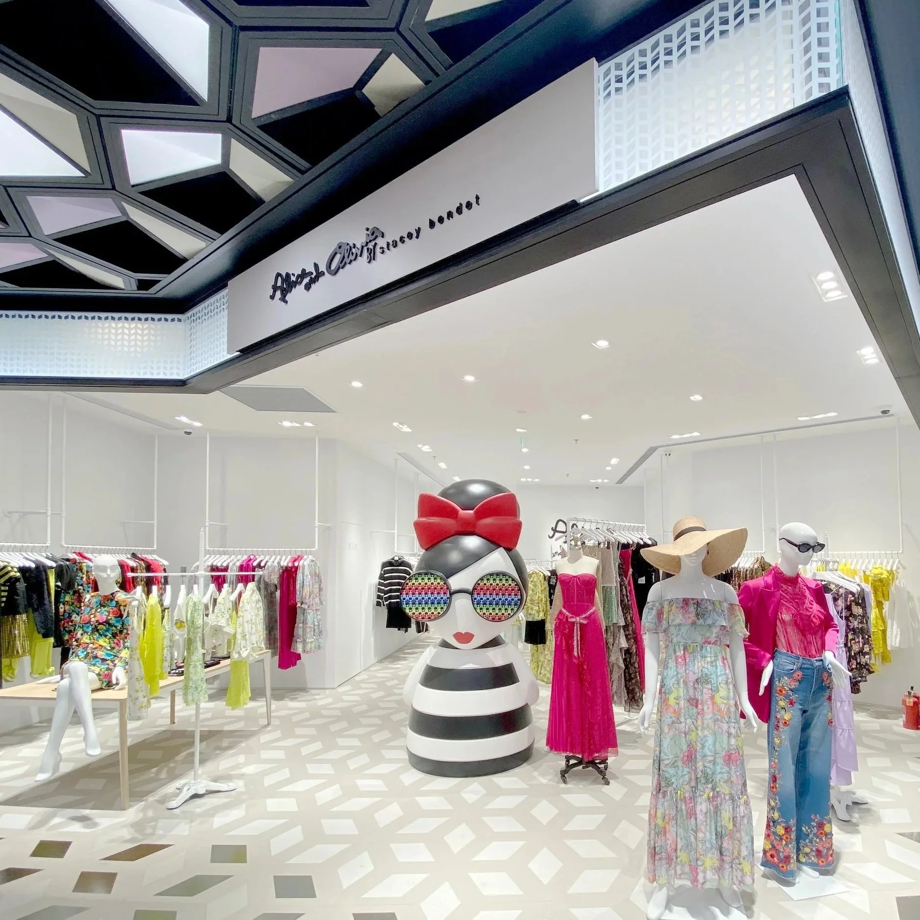xlms-alice-olivia-reel-mall-3.jpg