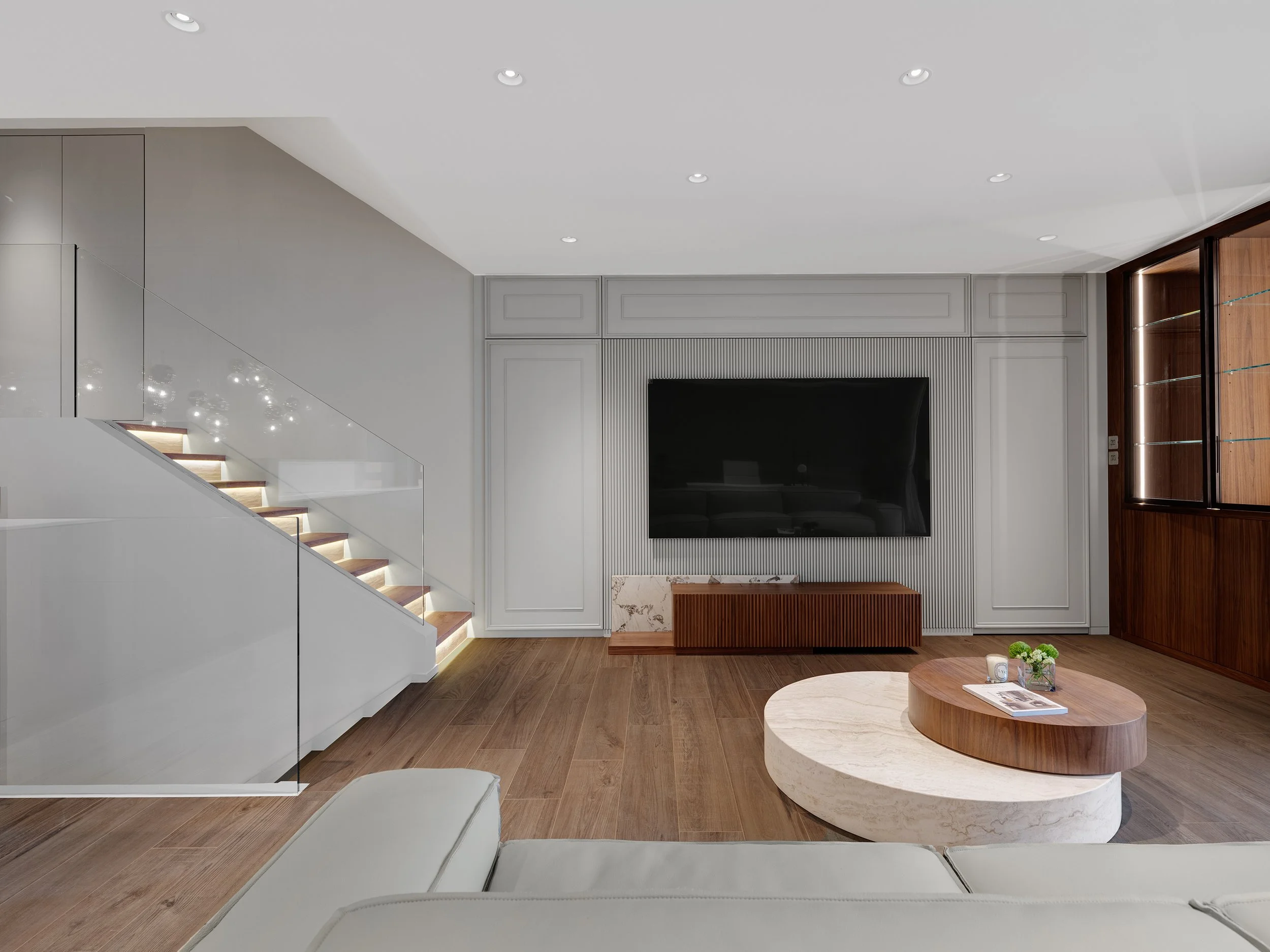 xlms-may-tower-apartment-8.jpg