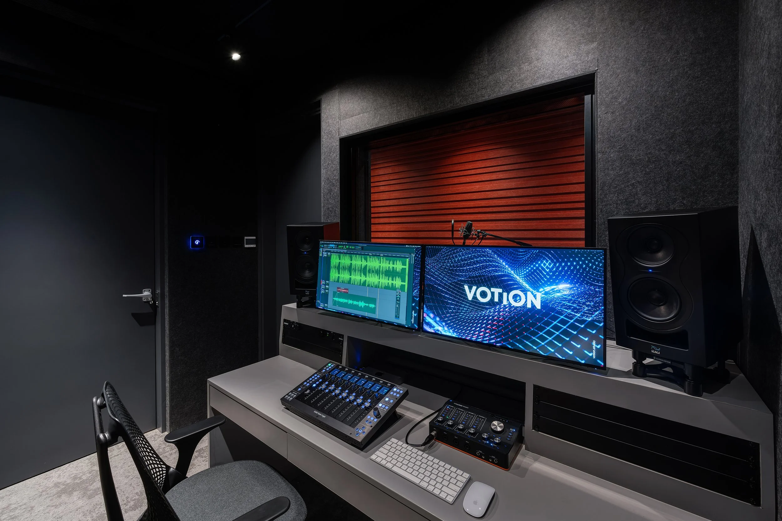 xlms-votion-studio-32.jpg