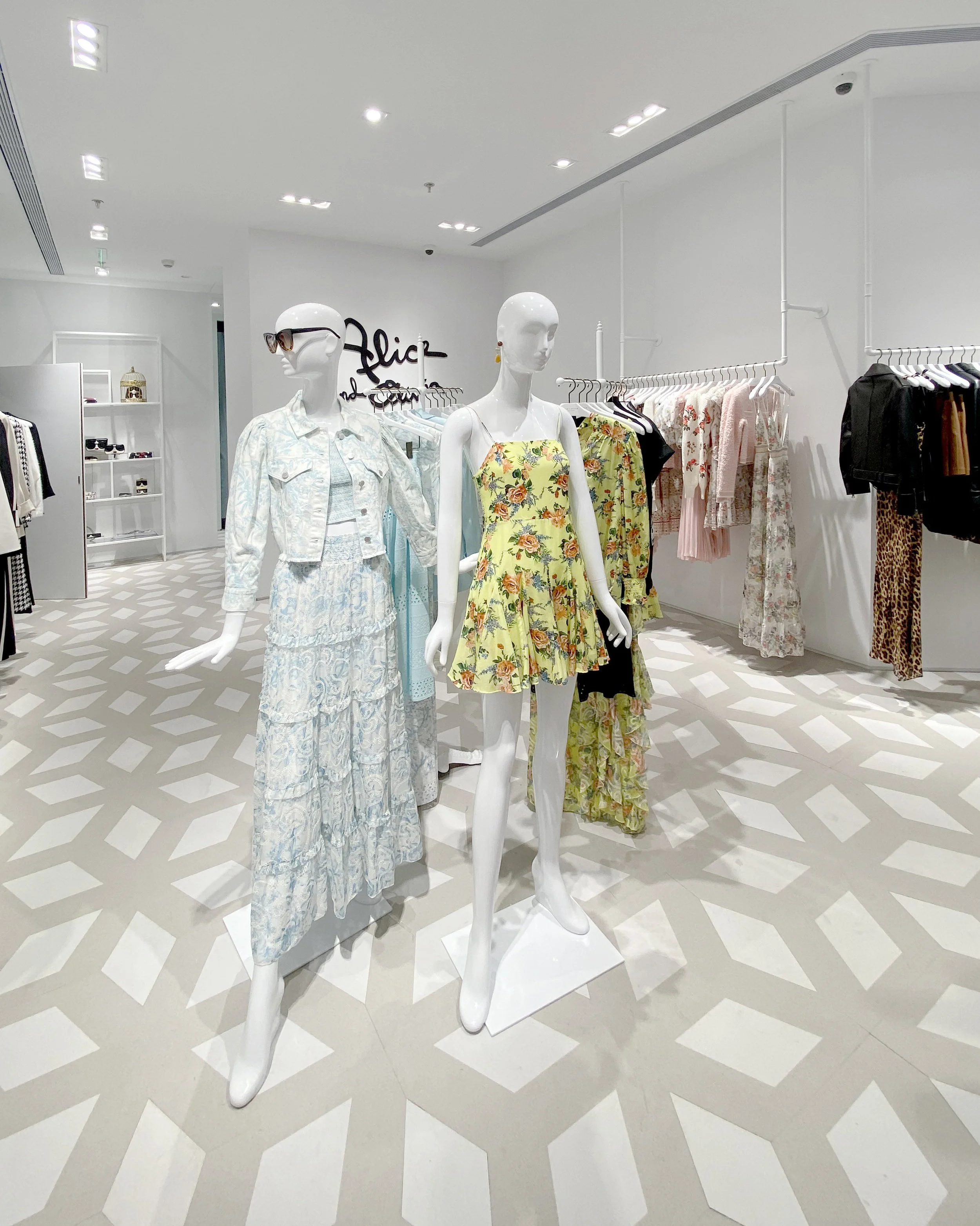 xlms-alice-olivia-reel-mall-1.jpg