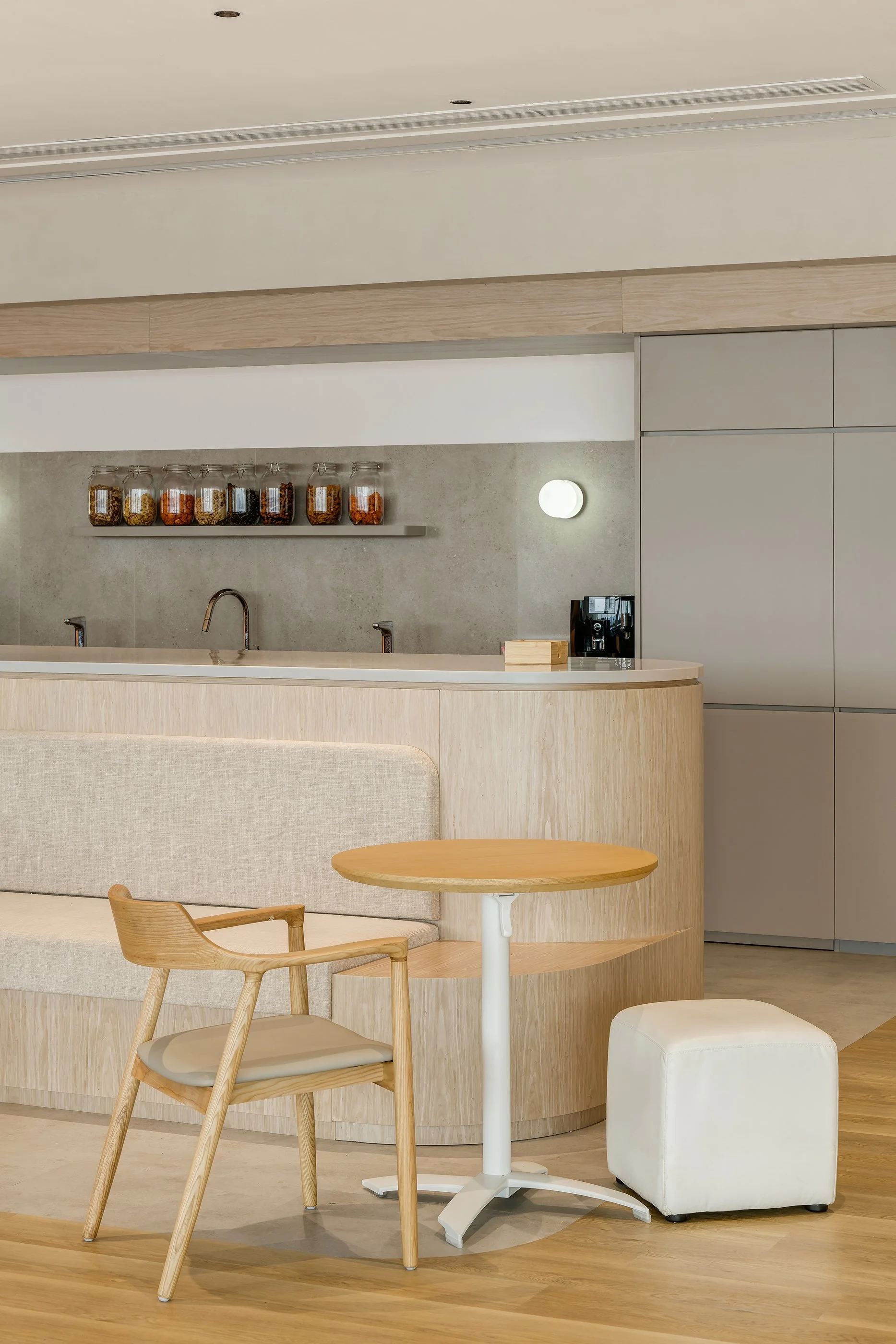 xlms-Lojel-office-4.jpg