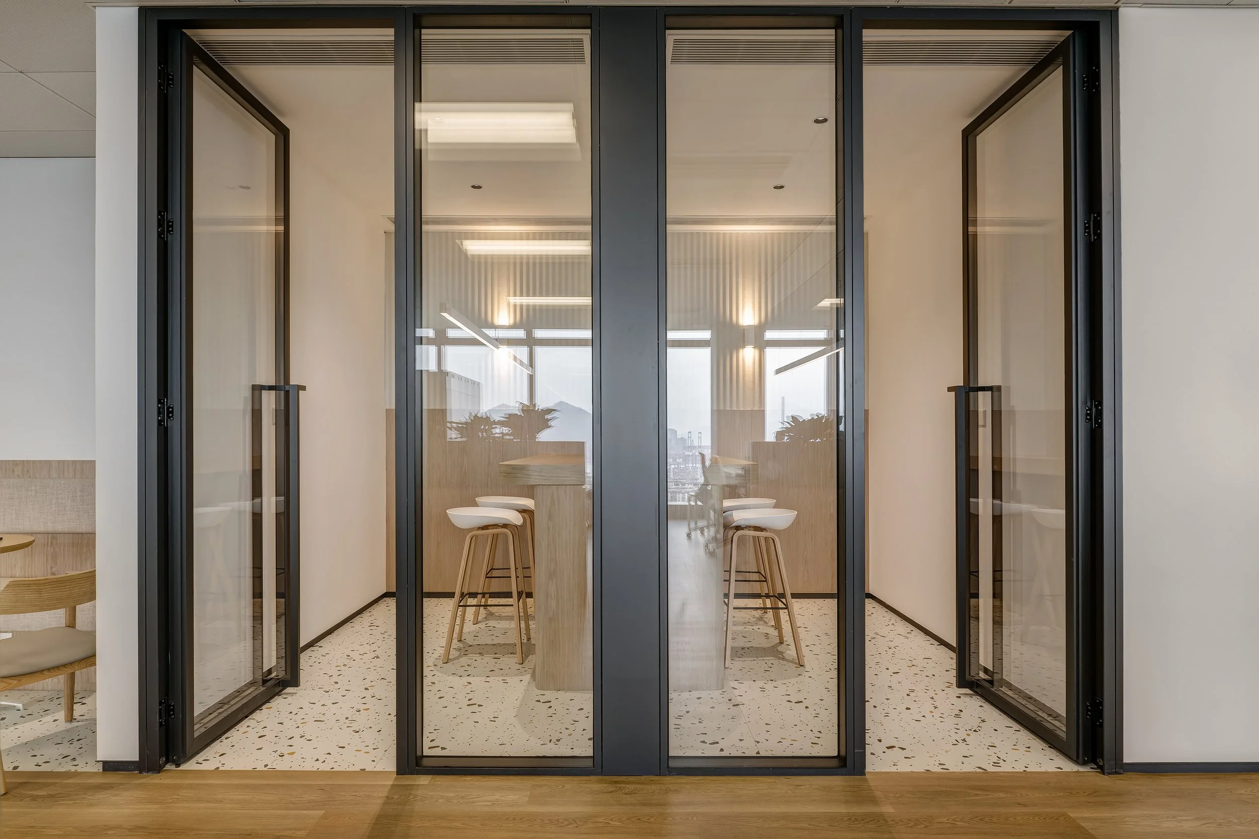 xlms-Lojel-office-18.jpg