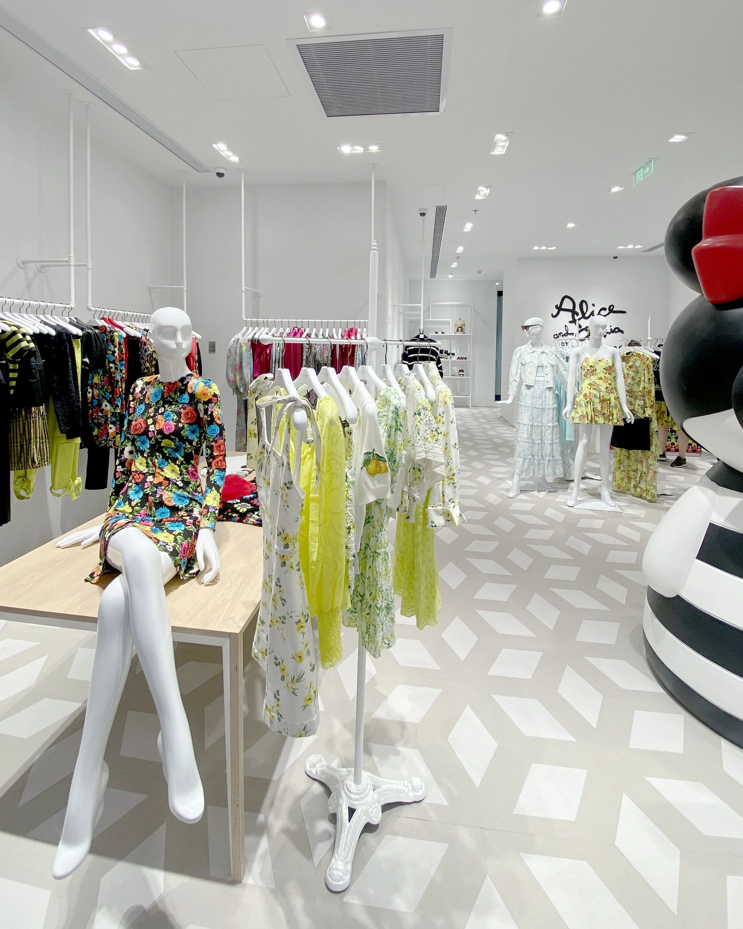 xlms-alice-olivia-reel-mall-4.jpg