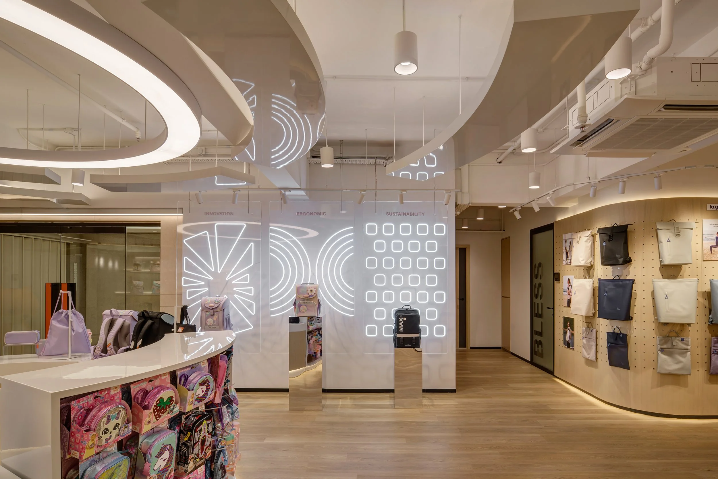 xlms-tiger-family-showroom-10.jpg