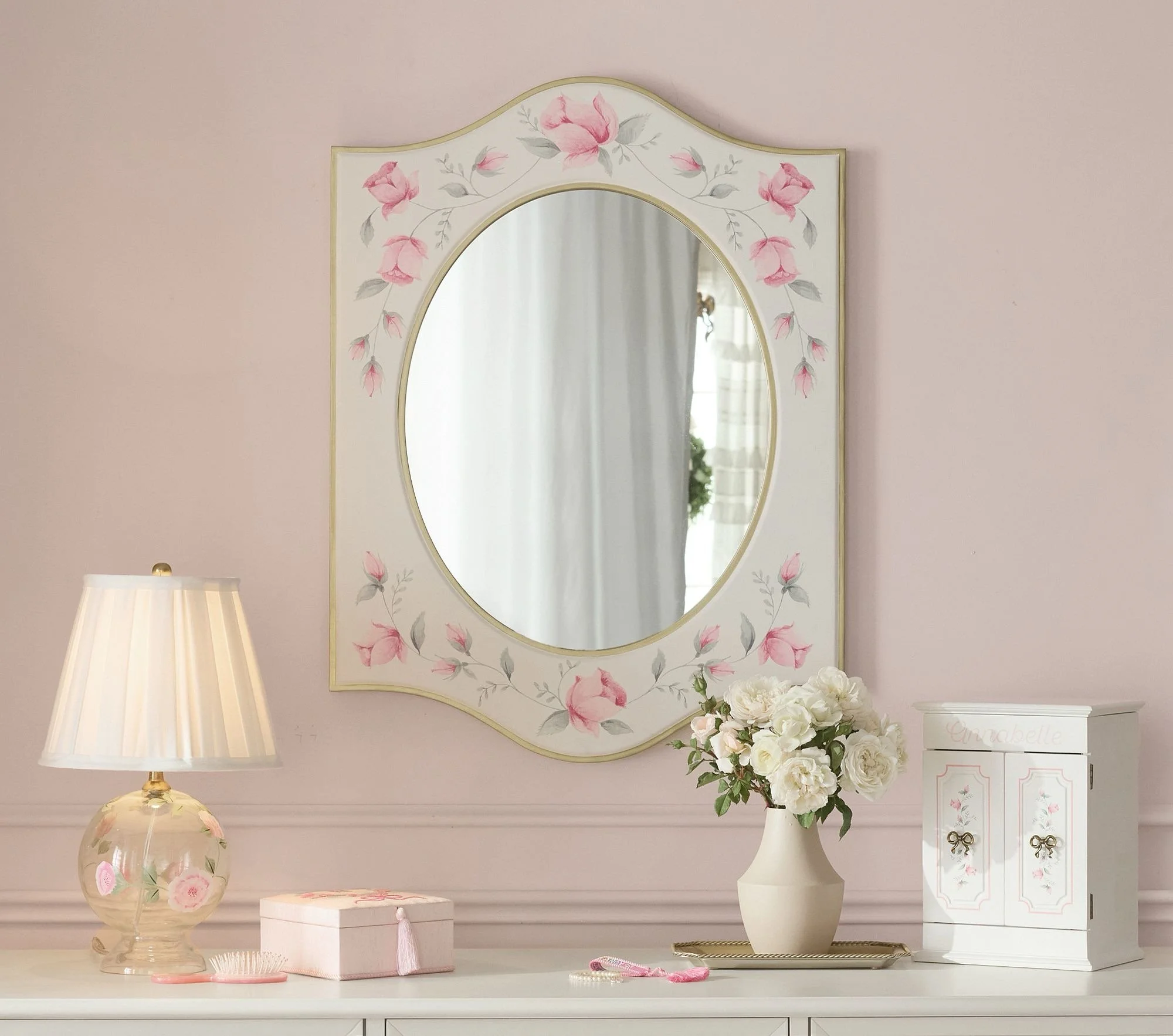 LoveShackFancy Mirror
Artwork: Amelia Hawkins
Product Design: PBK Design Team