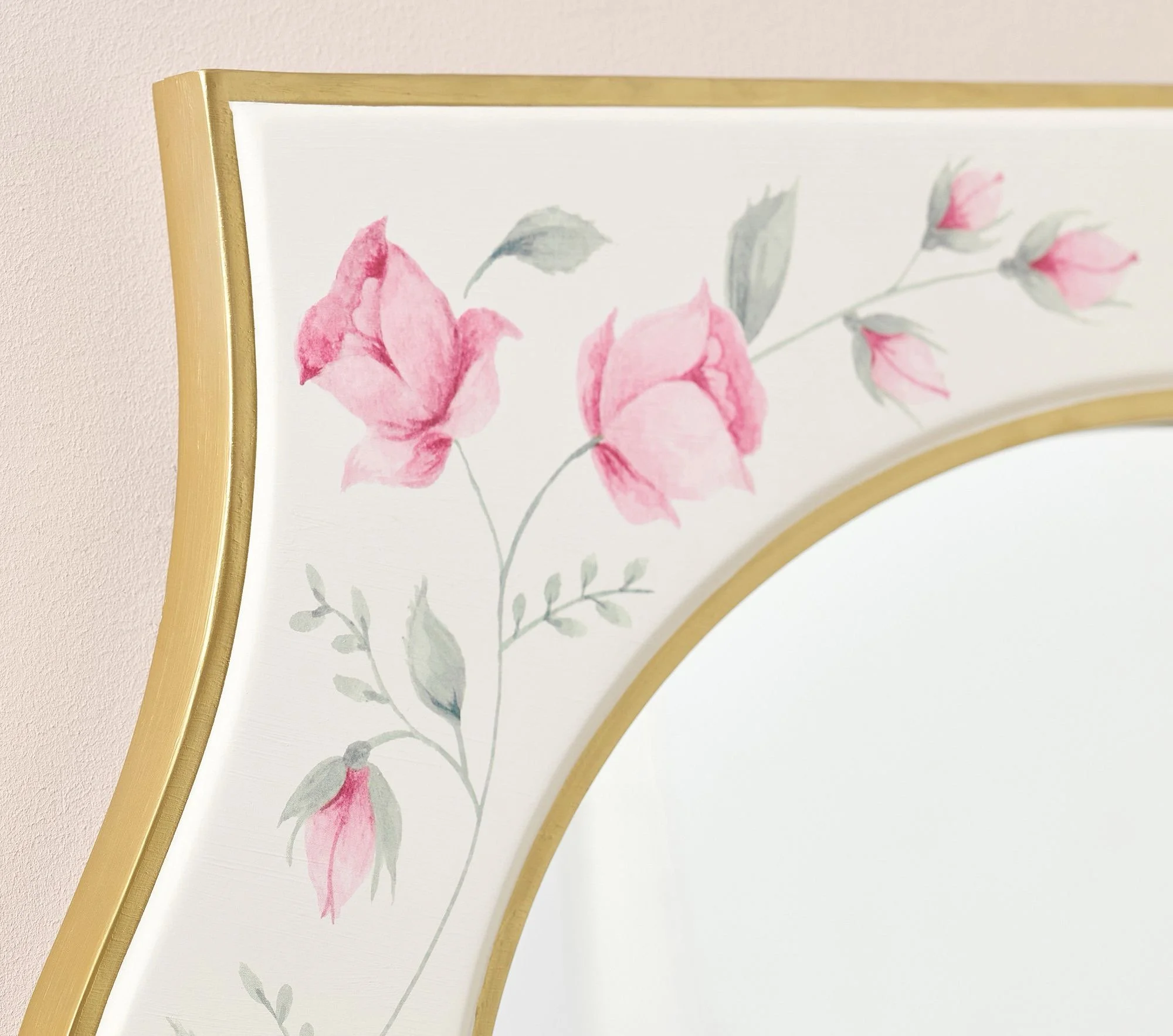 LoveShackFancy Mirror
Artwork: Amelia Hawkins
Product Design: PBK Design Team