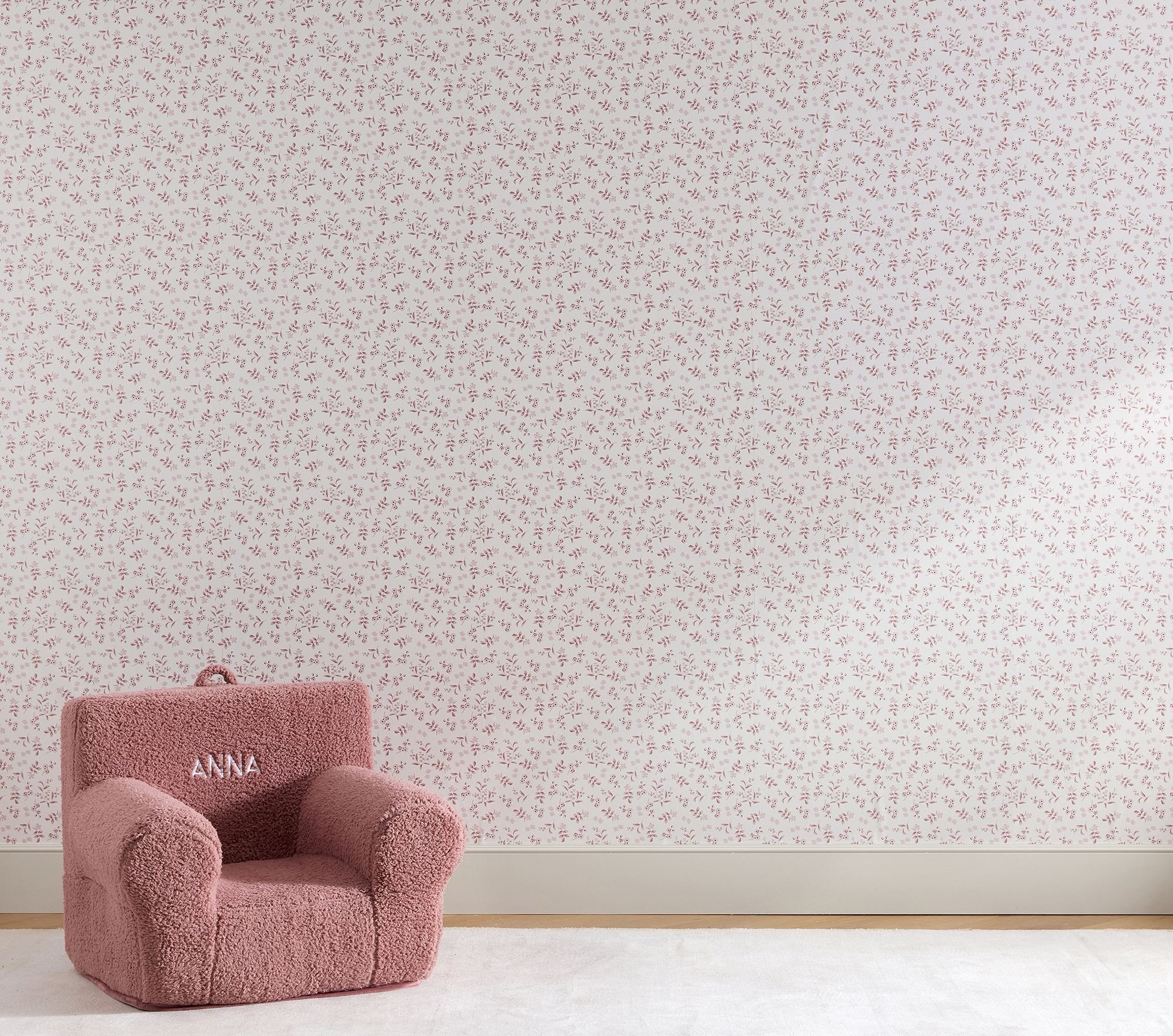 Ditsy Wallpaper
Artwork: PBK Studio 
Repeat & Product Design: Amelia Hawkins