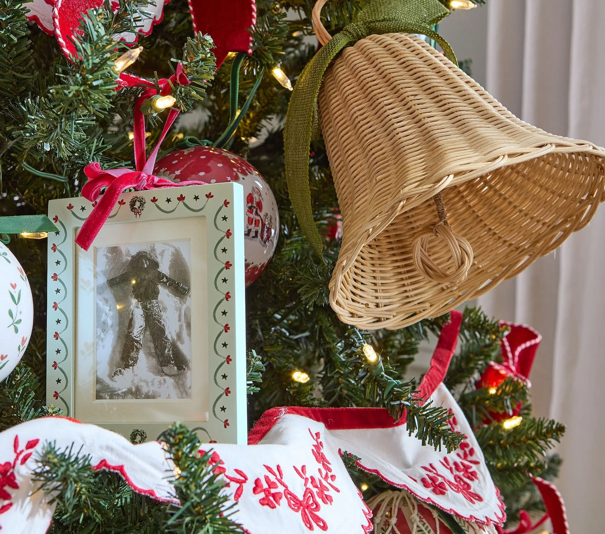 riley-sheehey-decorated-wood-frame-ornaments-3-xl.jpg