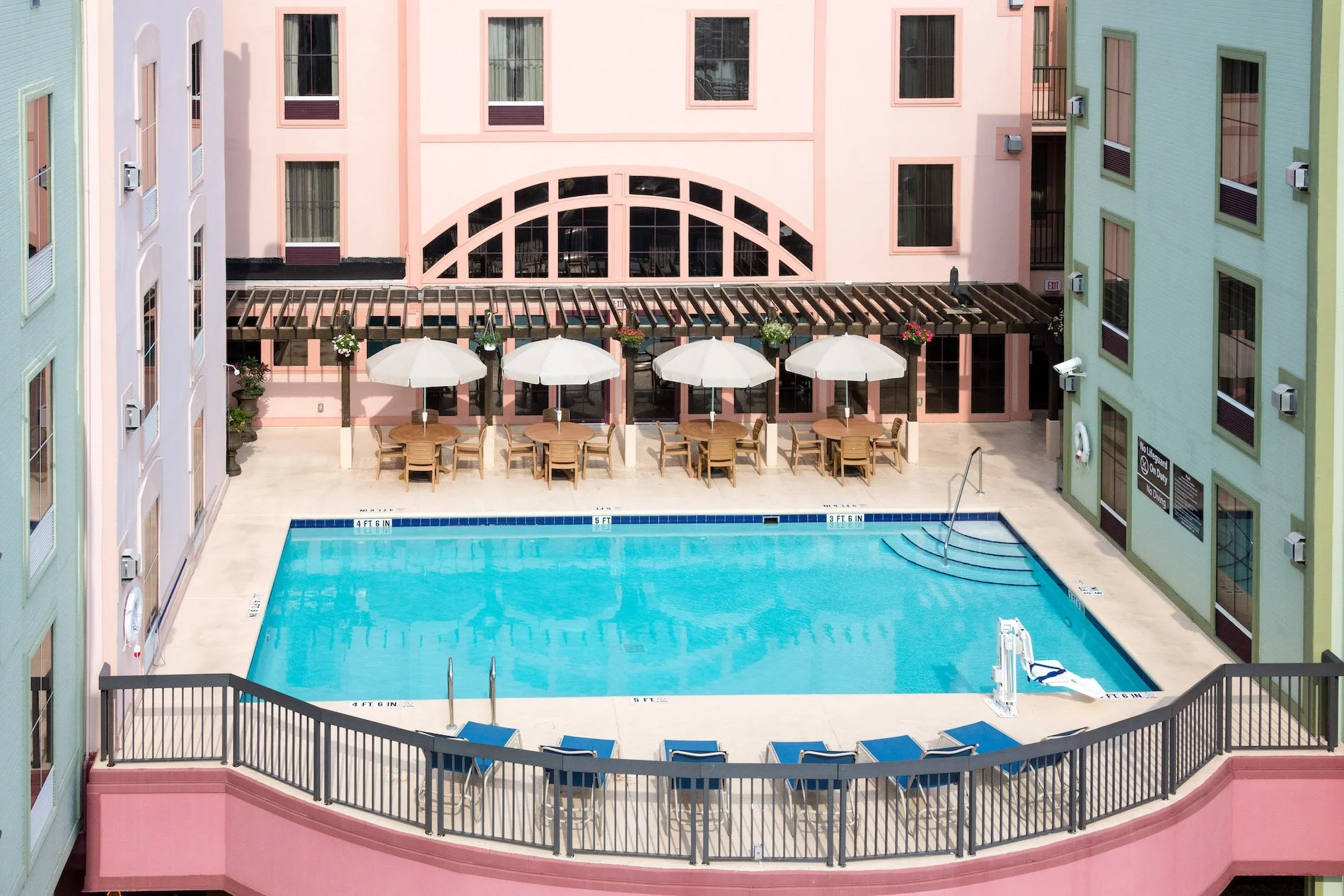 Hampton-Inn-Suites-2.jpg