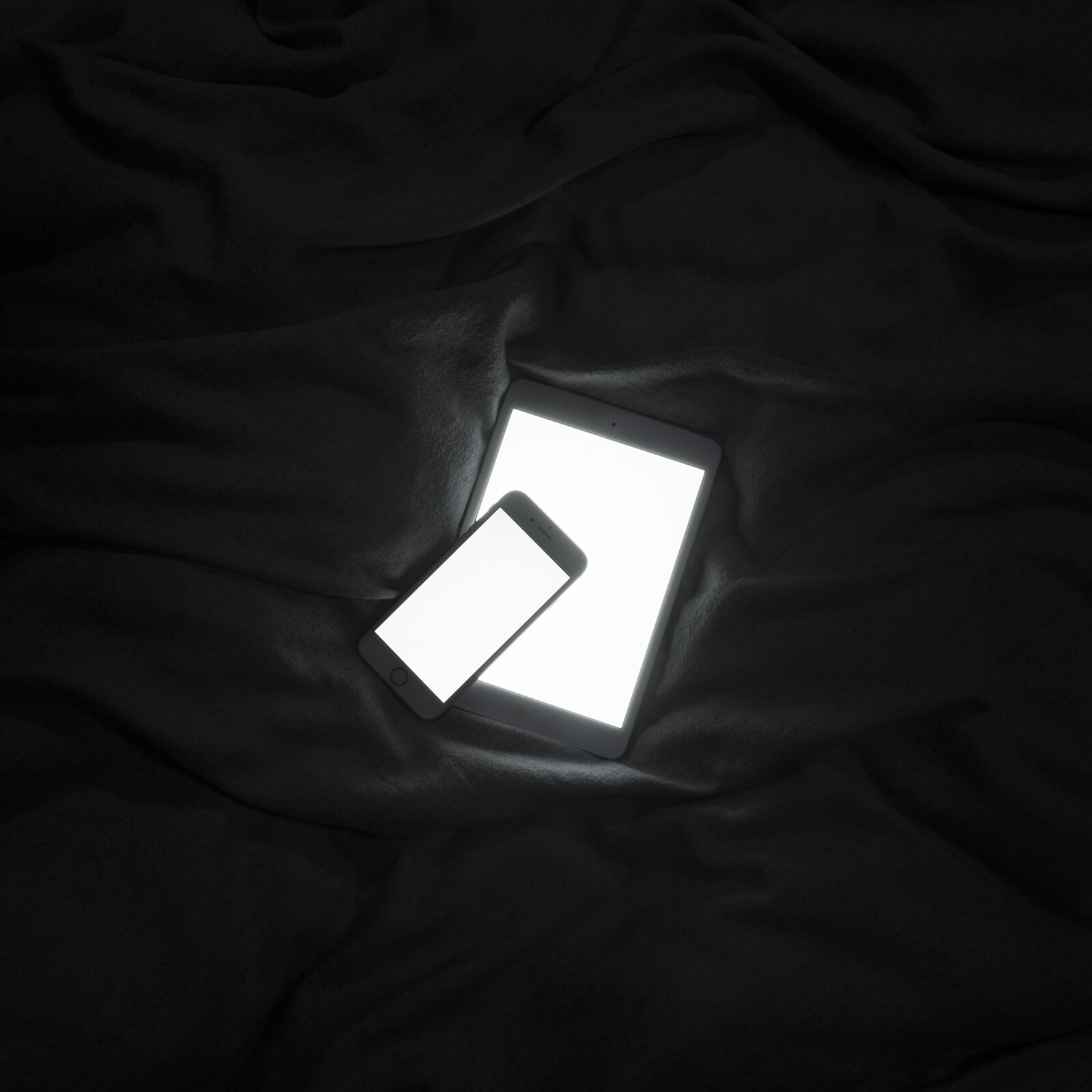 The Hug from Family Portraits by Maria Mavropoulou, showing connected devices arranged in an embrace and exploring technological intimacy, affection and the substitution of human relationships by screens.