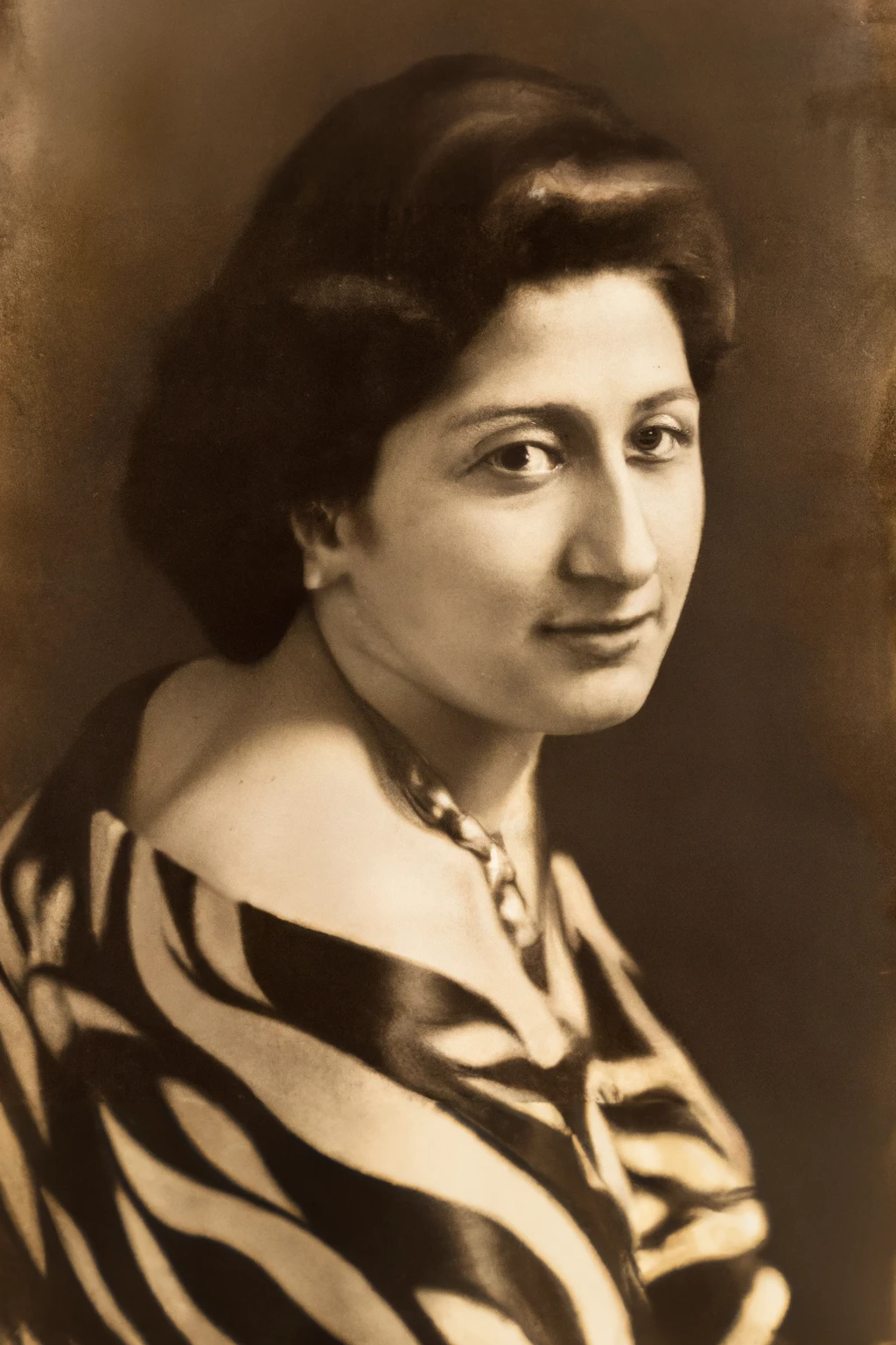 AI-generated A studio portrait of a young woman, Istanbul 1920s, from Imagined Images, recreating a missing family album through AI, migration and intergenerational memory.