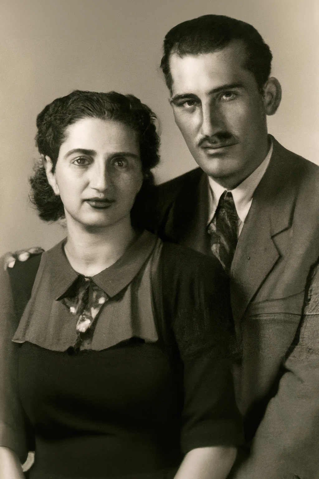 AI-generated A studio photograph of a married couple in Greece, 1940s, from Imagined Images, recreating a missing family album through AI, migration and intergenerational memory.