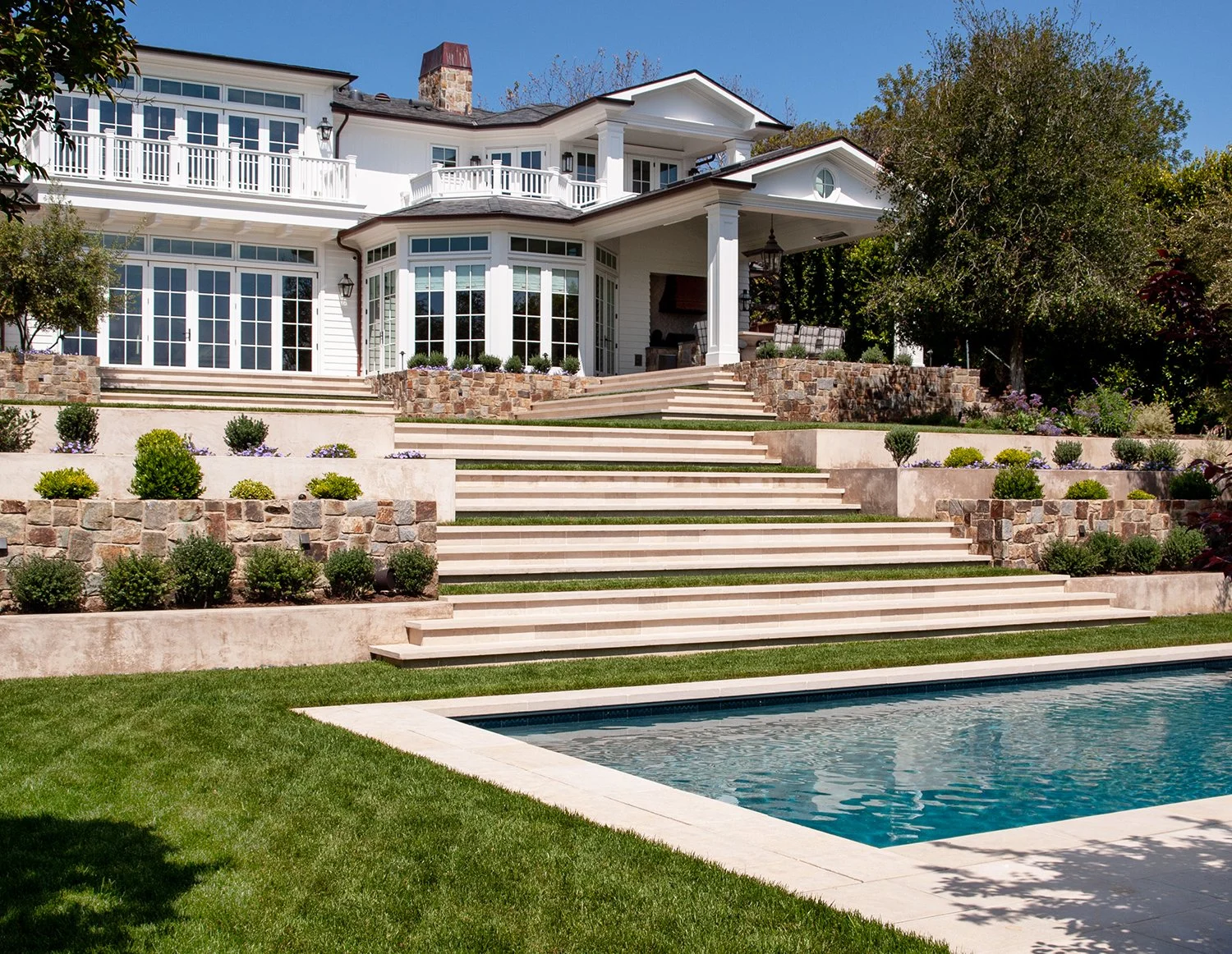 ROCH-steps-pool angle1017388.jpg