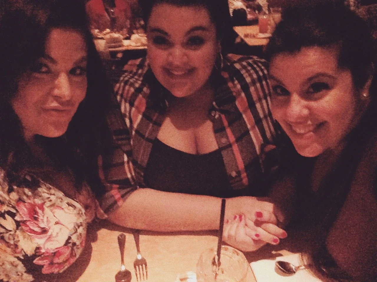 Julie and sisters at dinner.JPG