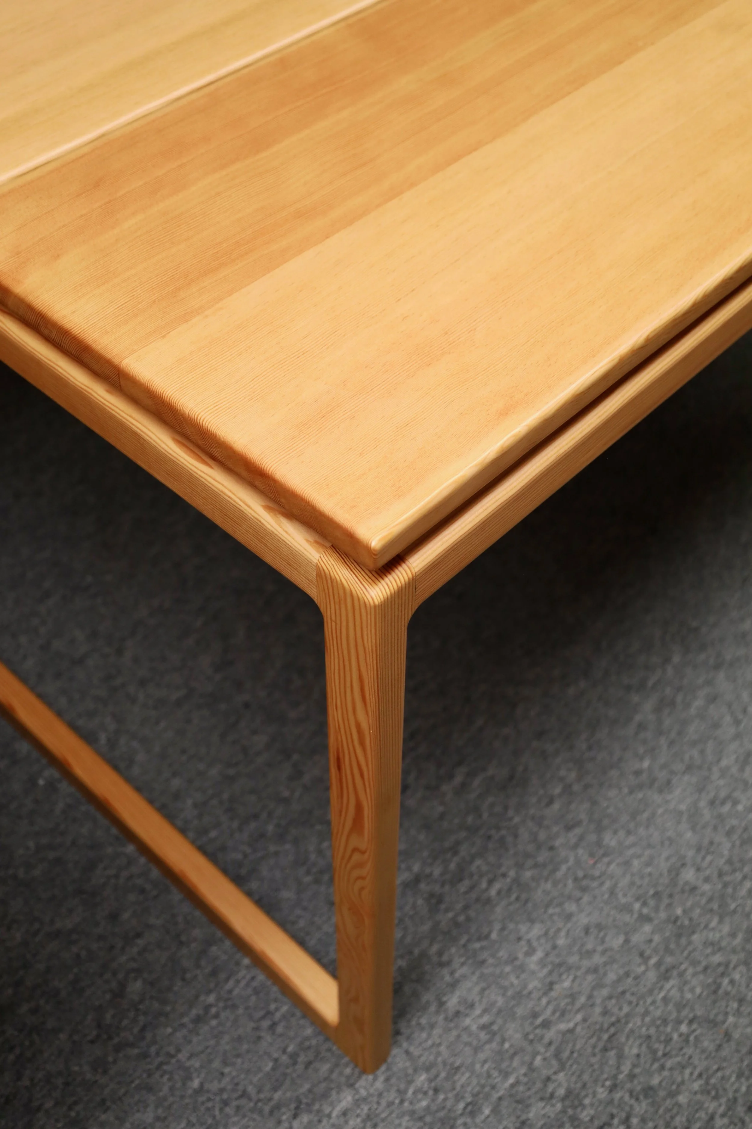 Finn Dining Table