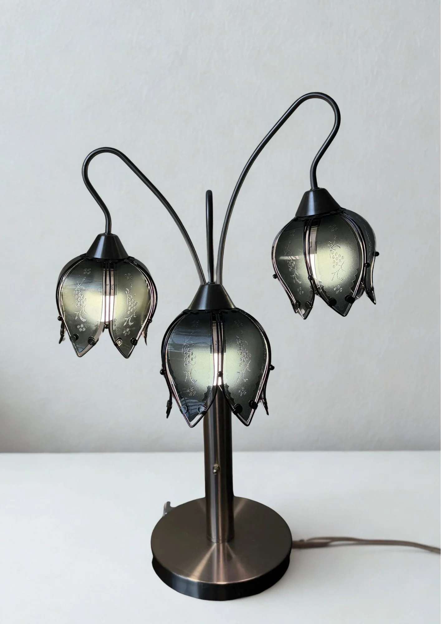 Dark Blue Chrome Table Lotus Lamp