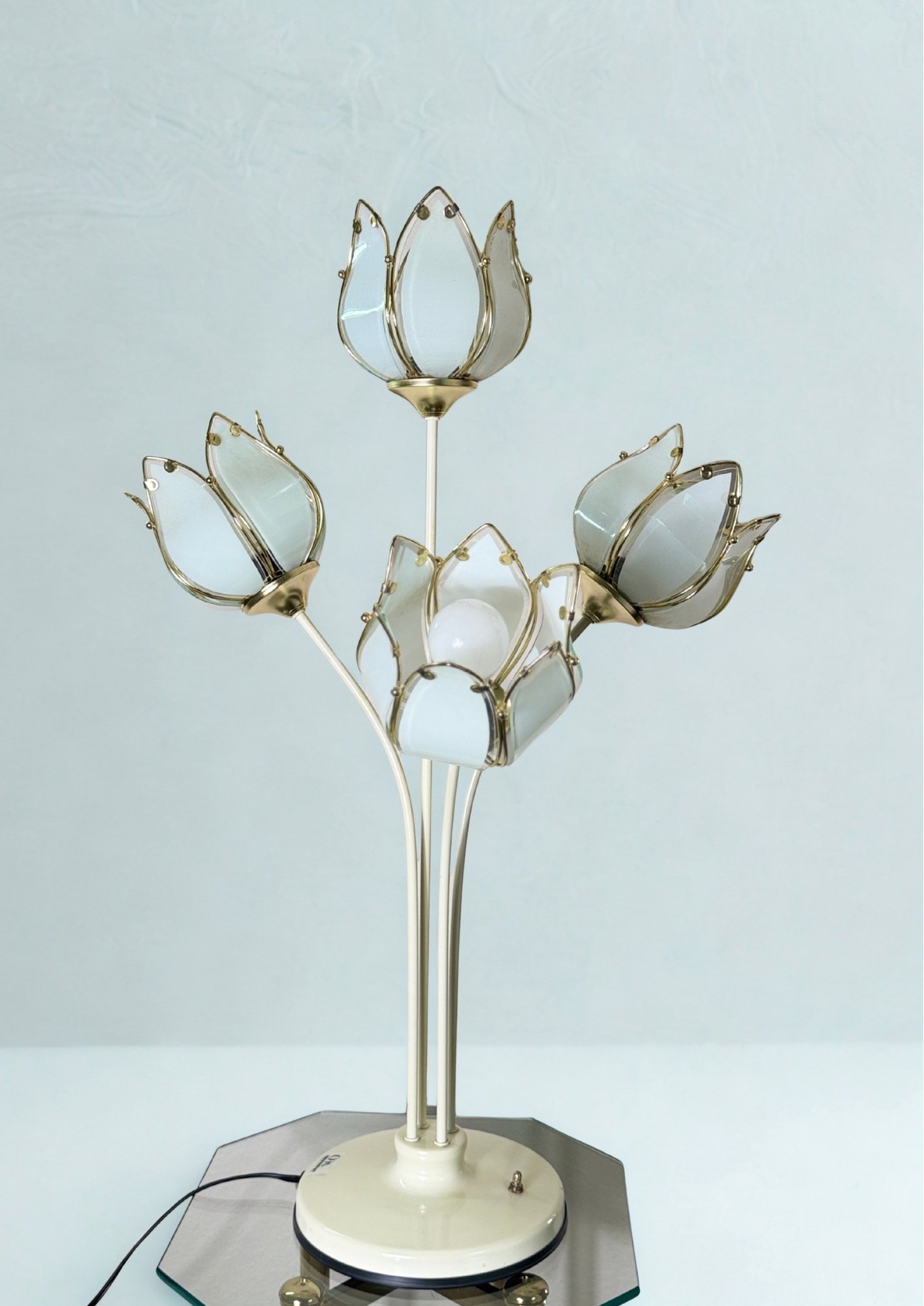 White Table Lotus Bouquet Lamp